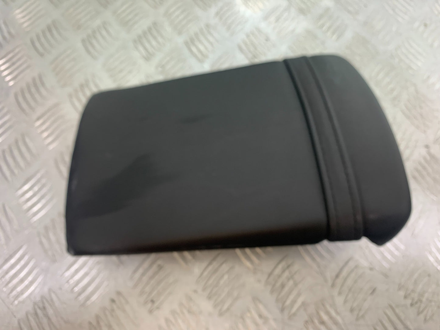 YAMAHA YZF R1 4XV REAR SEAT  YEAR 1998-99 (CMB1291)