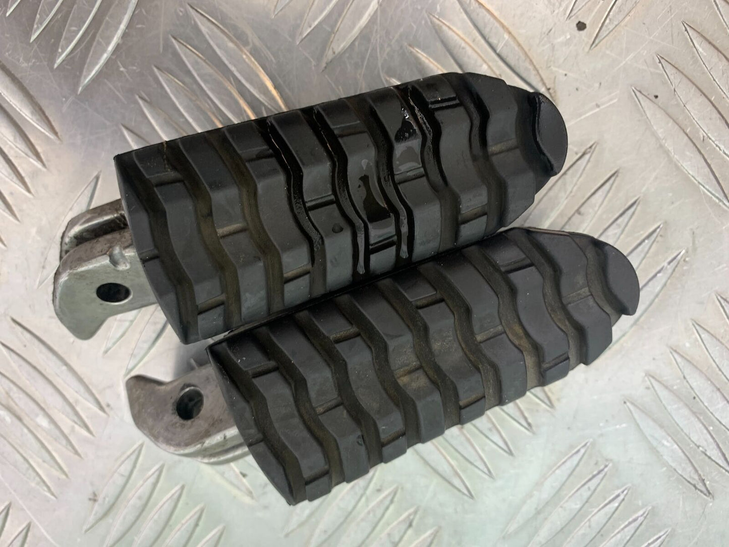 TRIUMPH TIGER 800 XC REAR FOOTPEGS YEAR 2011-2014 (CMB1022)