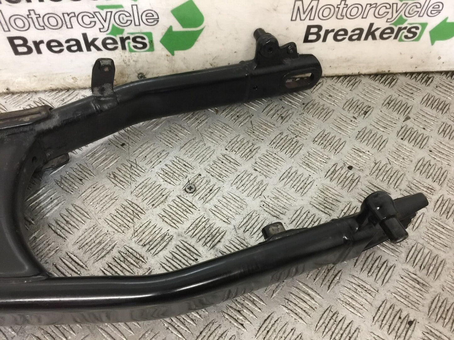 TRIUMPH 900 STREET SCRAMBLER SWINGARM  YEAR 2018  (STOCK 896)