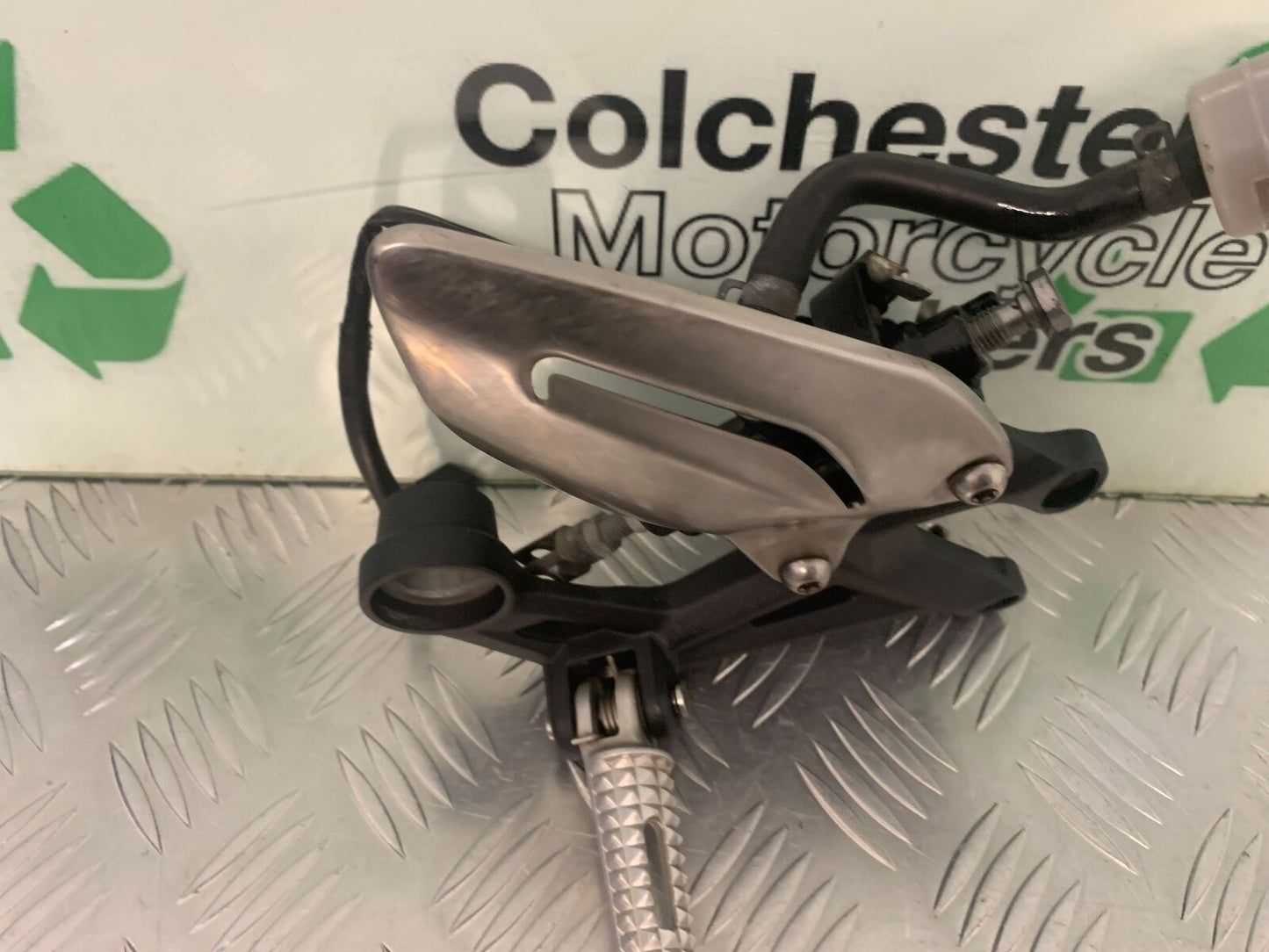 TRIUMPH 675 STREET TRIPLE RX FRONT RIGHT HANGER YEAR  2015-17 (STOCK 971)