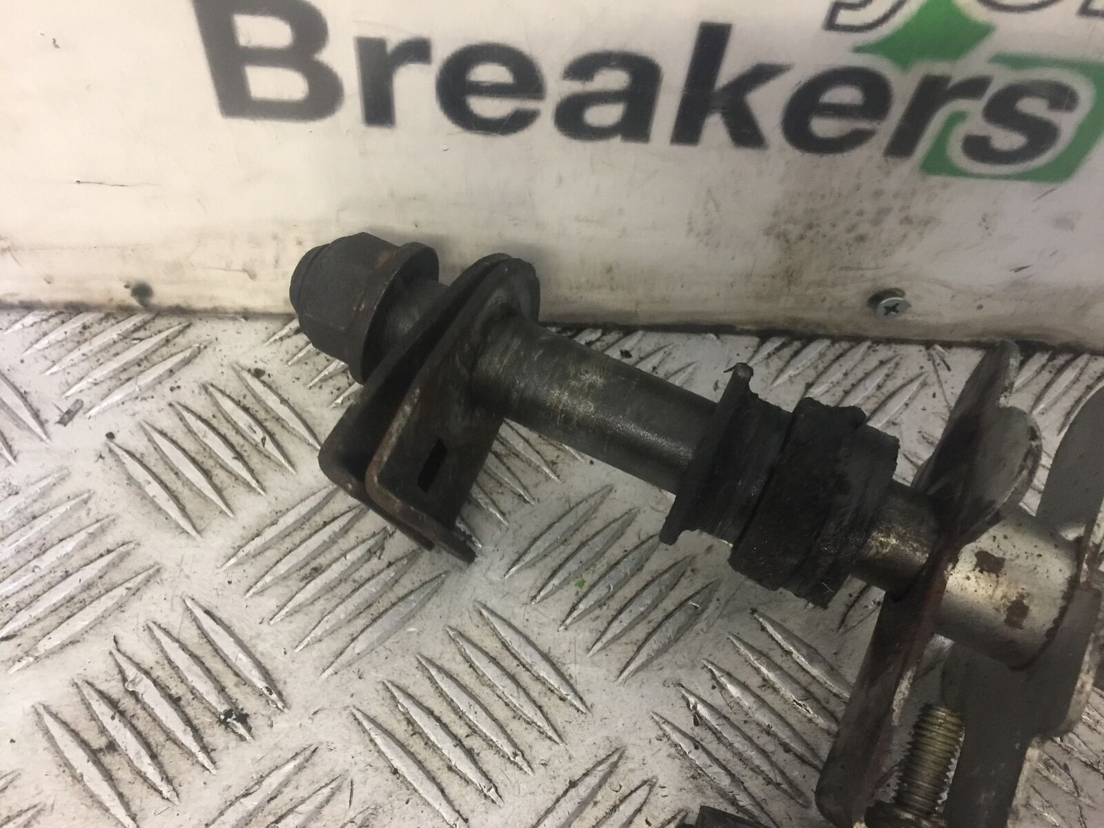 SUZUKI RF600 RF 600 REAR WHEEL SPINDLE  YEAR 1996 (STOCK 679)