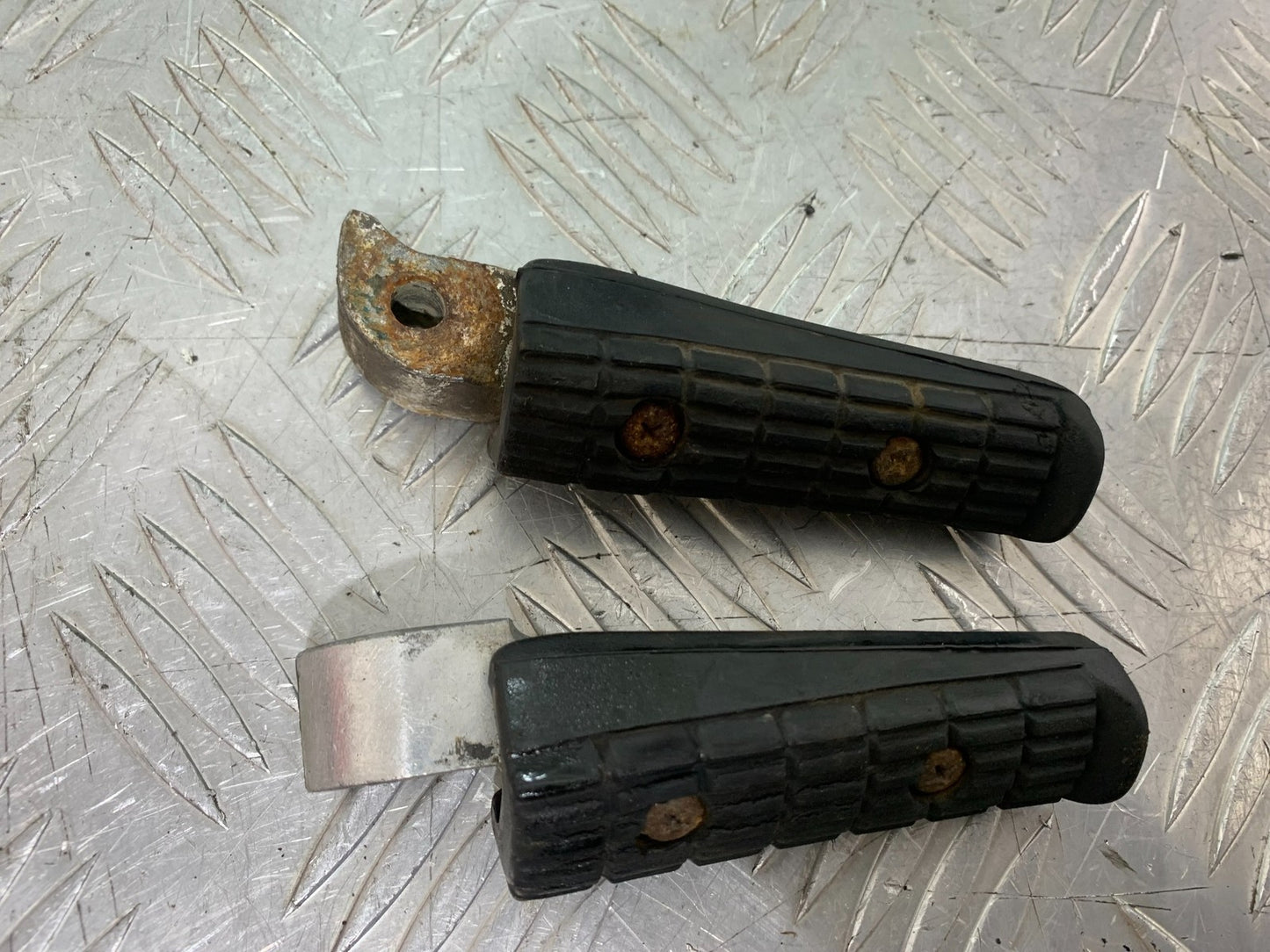 YAMAHA XJ600 XJ 600 DIVERSION REAR PEGS   1998-2000 (CMB1191)