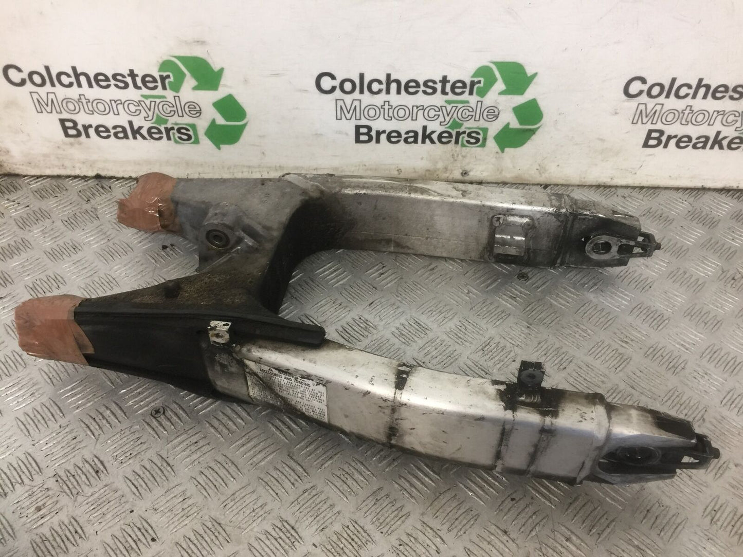 HONDA CBR600 CBR 600 F4I SWINGARM   YEAR 2002  (STOCK 867)