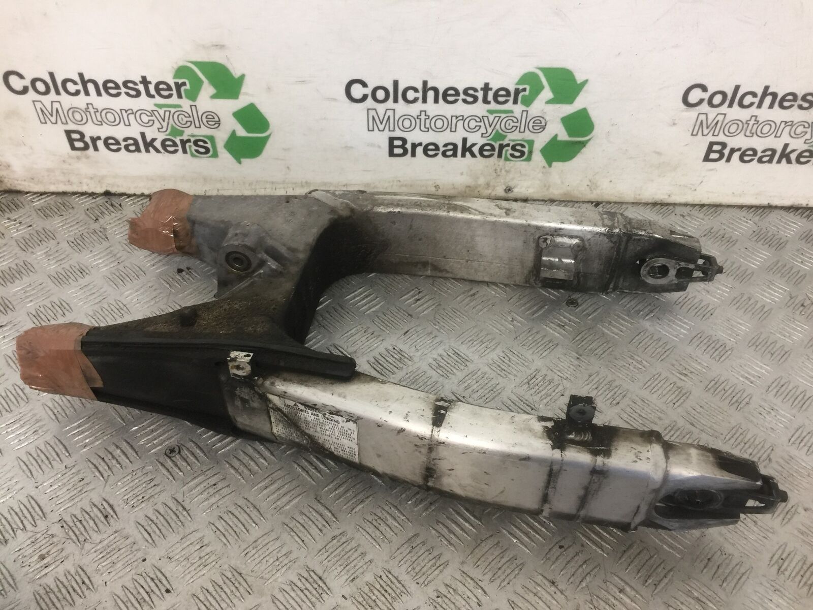 HONDA CBR600 CBR 600 F4I SWINGARM   YEAR 2002  (STOCK 867)