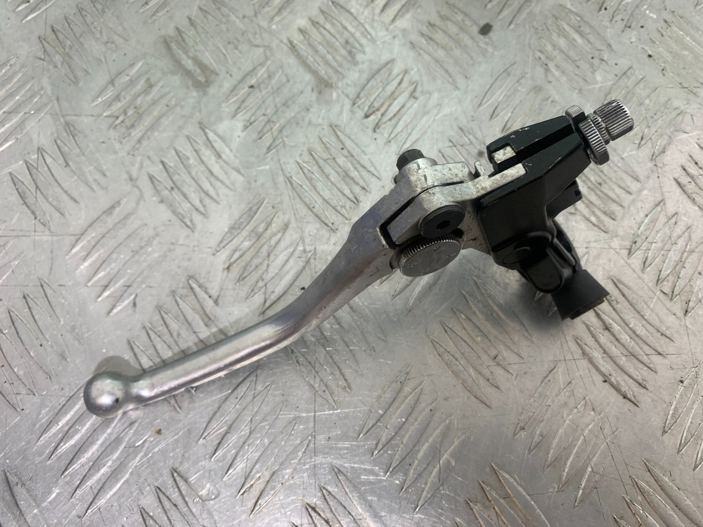 TRIUMPH 675 STREET TRIPLE CLUTCH LEVER AND BRACKET   2013-2016 (CMB1186)