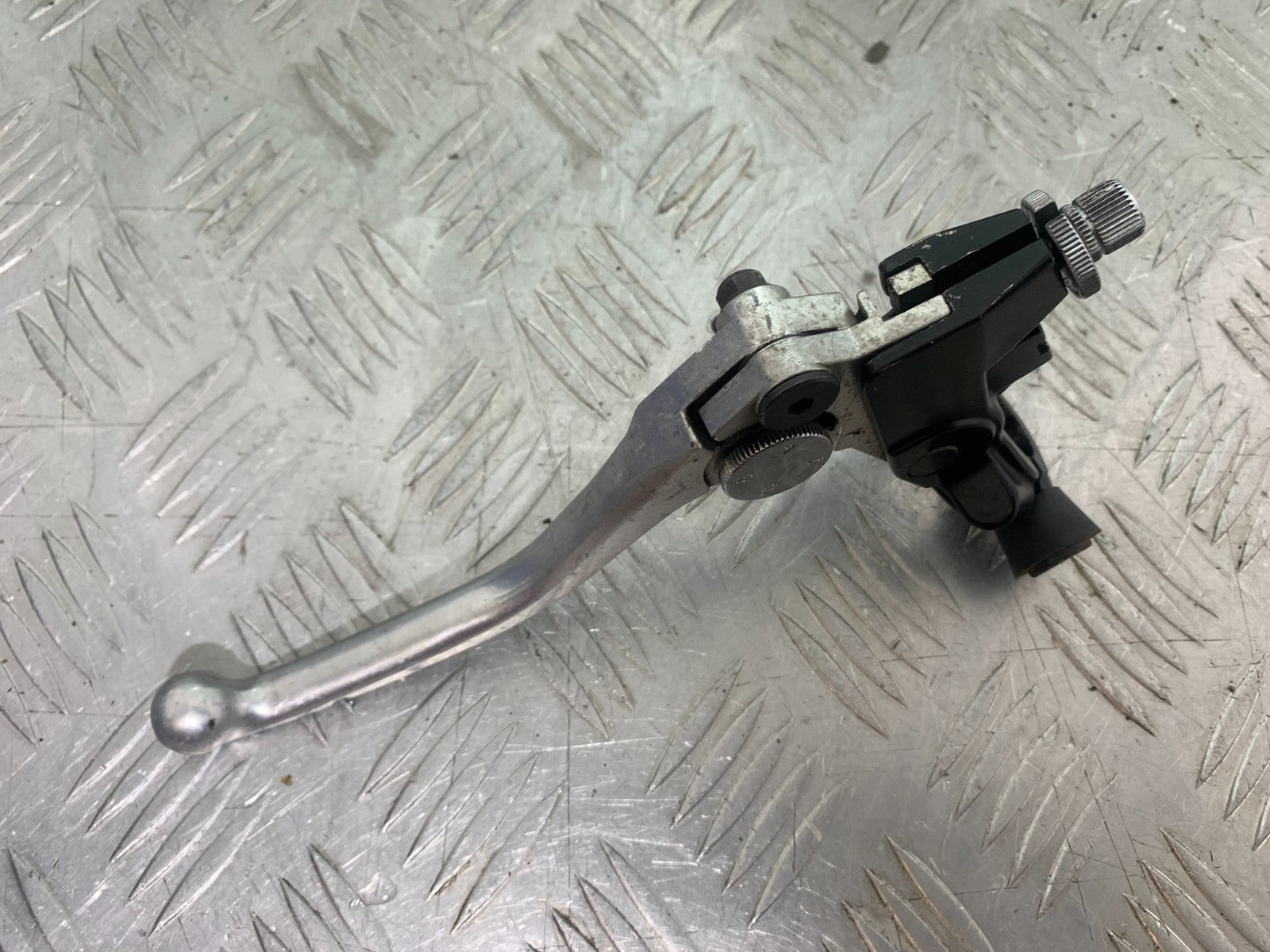 TRIUMPH 675 STREET TRIPLE CLUTCH LEVER AND BRACKET   2013-2016 (CMB1186)