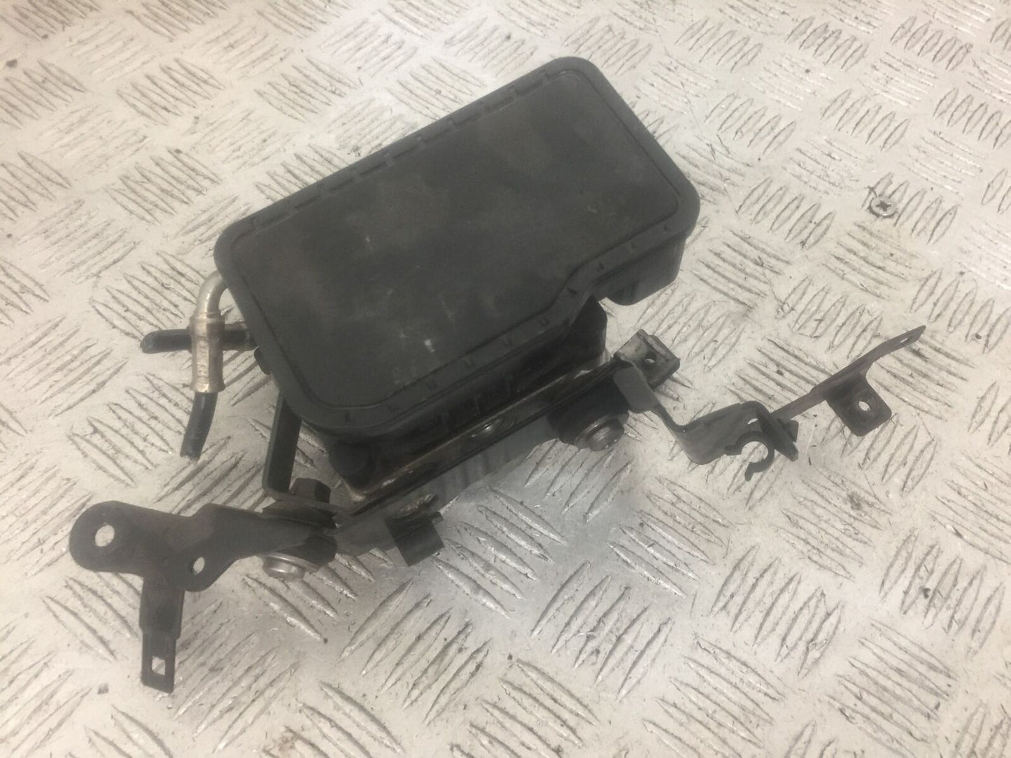 TRIUMPH TROPHY 1215 SE ABS PUMP   2012-2017 (STOCK 870)
