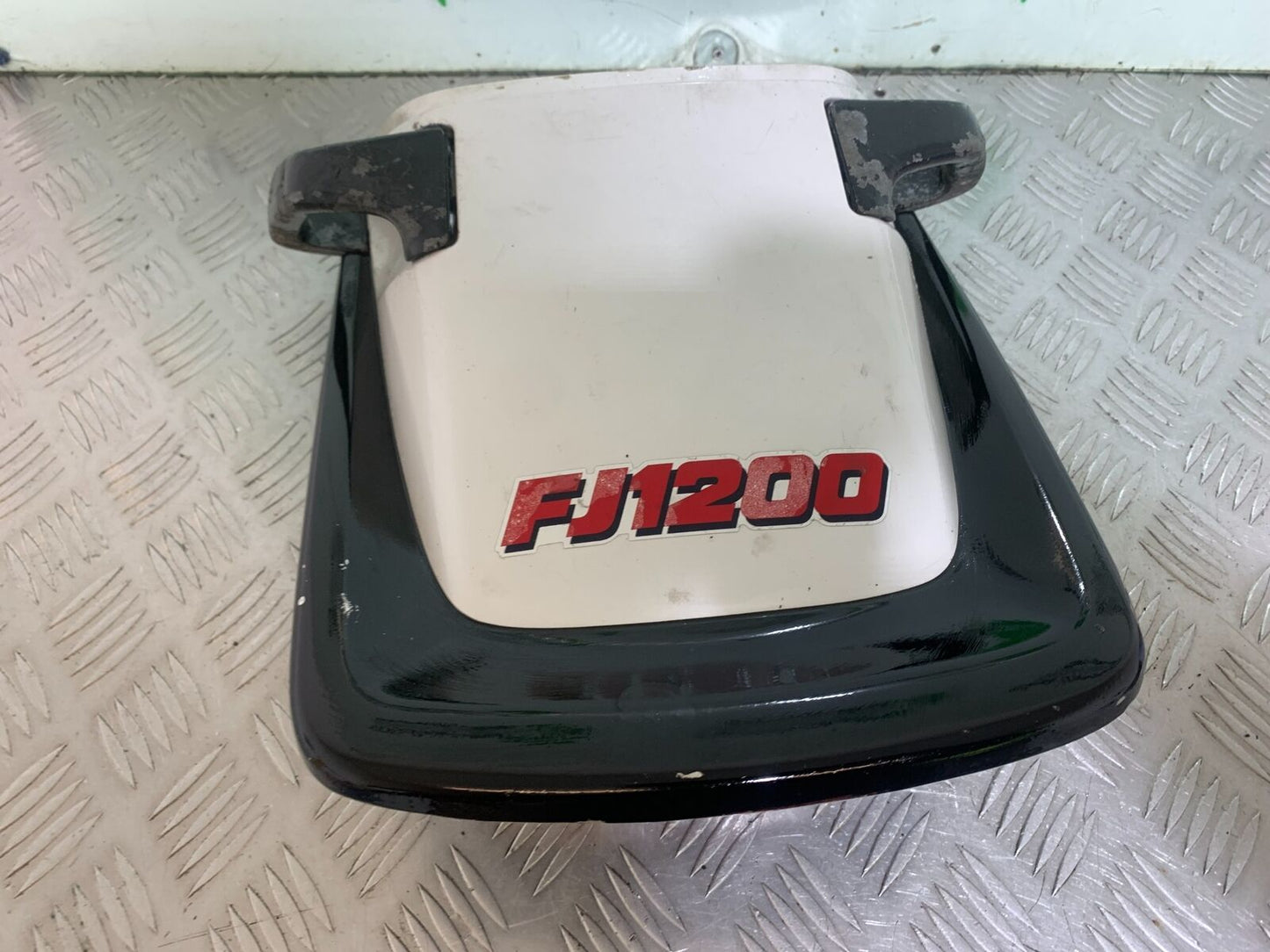 YAMAHA FJ1100 FJ 1100 TAIL PIECE AND REAR LIGHT YEAR 1984-1985 (CMB1101)