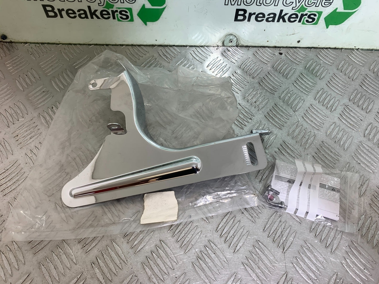 TRIUMPH THUNDERBIRD 1600 CHROME CHAIN GUARD   YEAR 2011 (CMB1107)