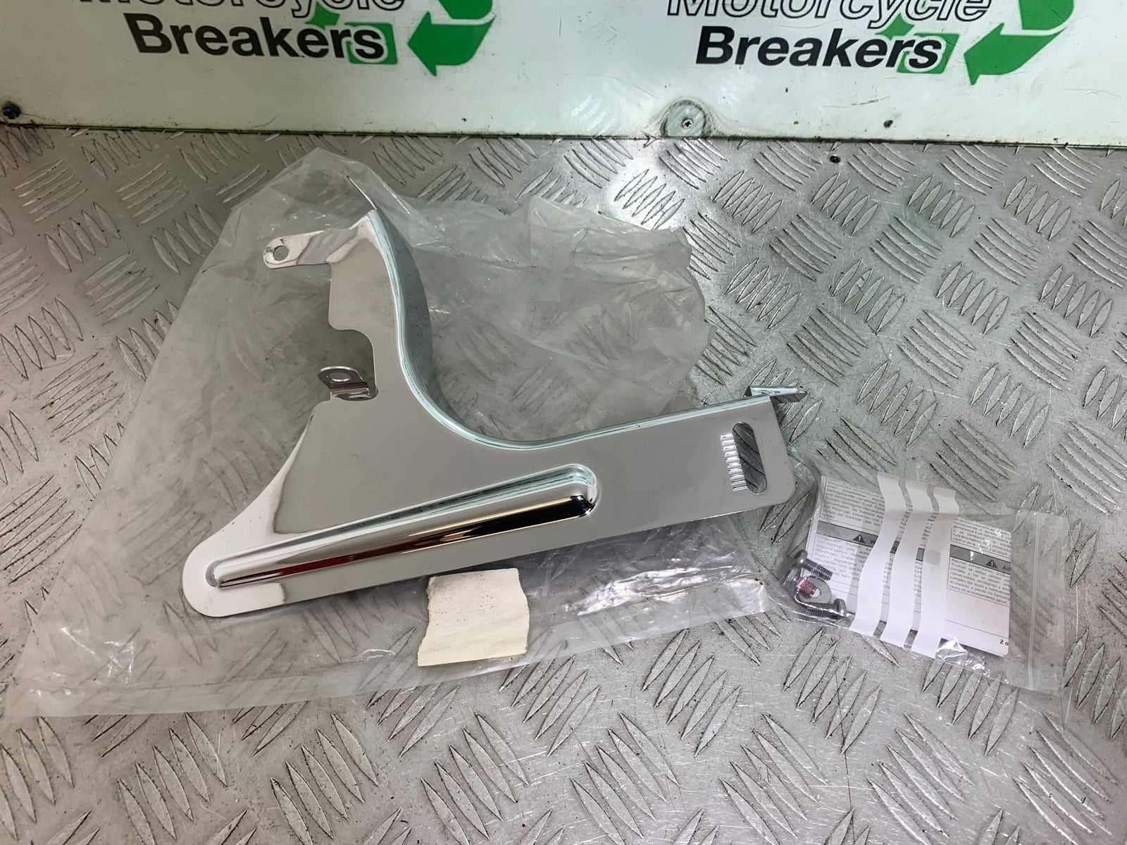 TRIUMPH THUNDERBIRD 1600 CHROME CHAIN GUARD   YEAR 2011 (CMB1107)