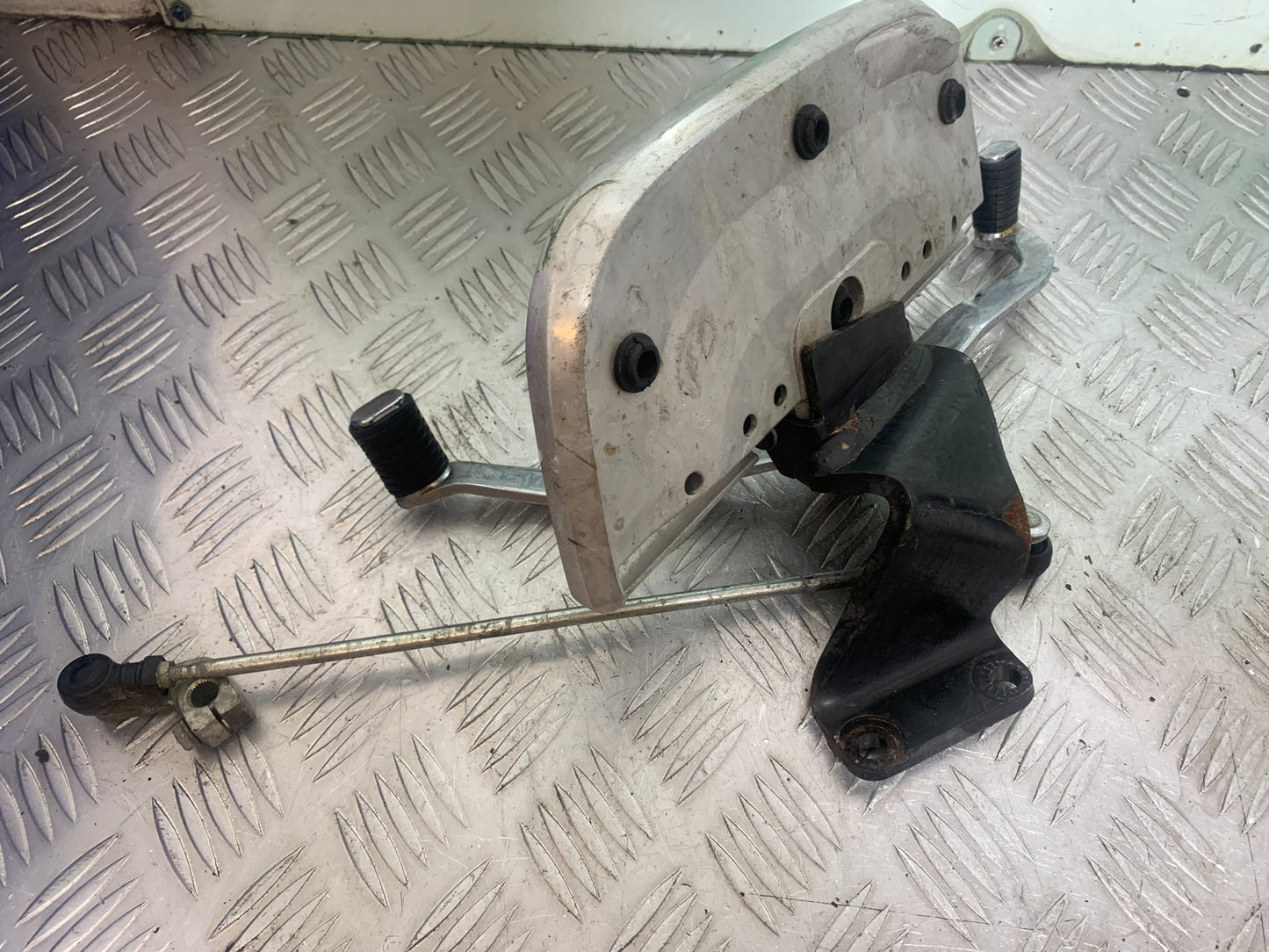 HONDA VTX1300 S-6  LEFT FOOTBOARD  YEAR 2004-09 (CMB1159)