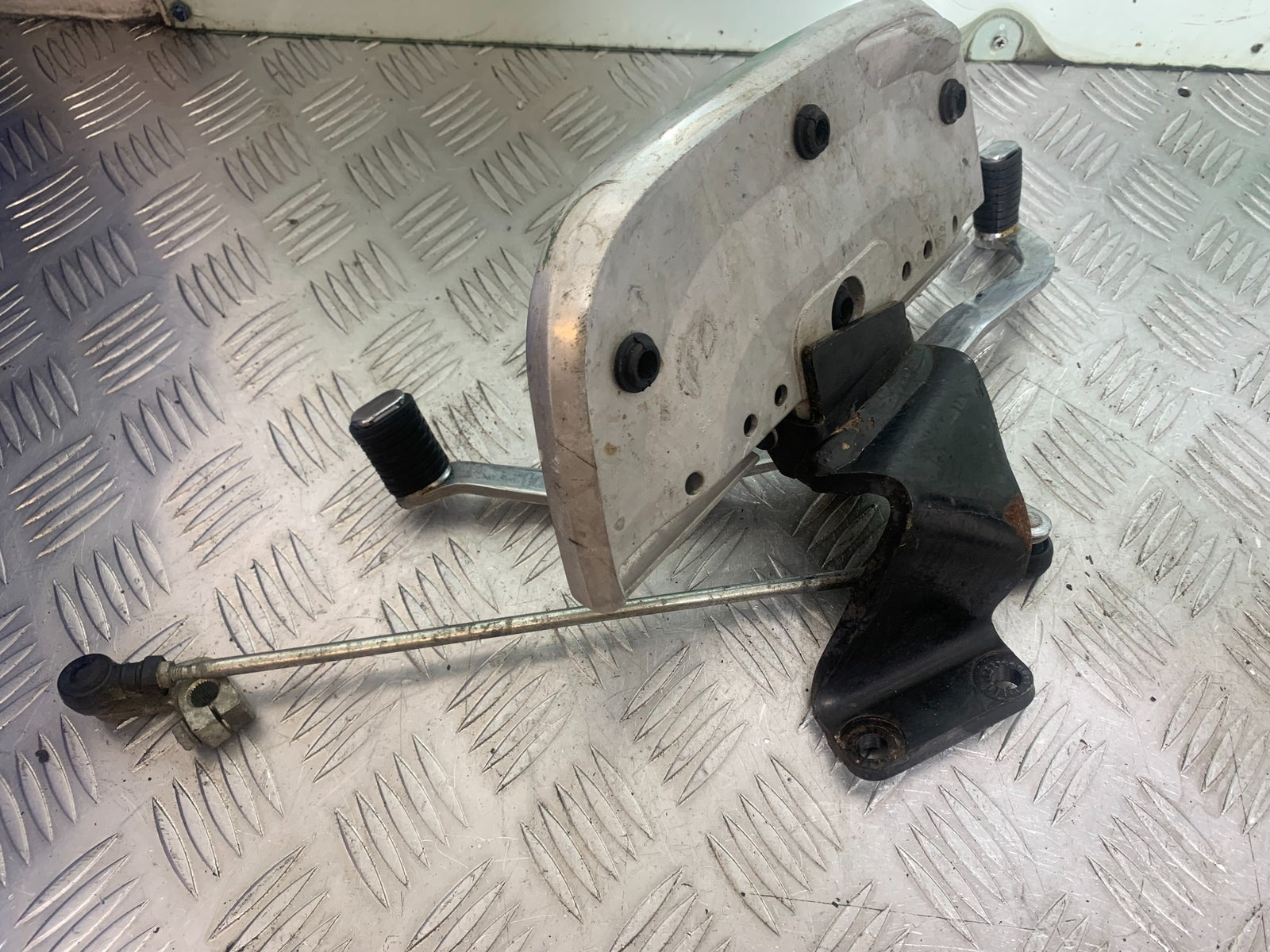 HONDA VTX1300 S-6  LEFT FOOTBOARD  YEAR 2004-09 (CMB1159)