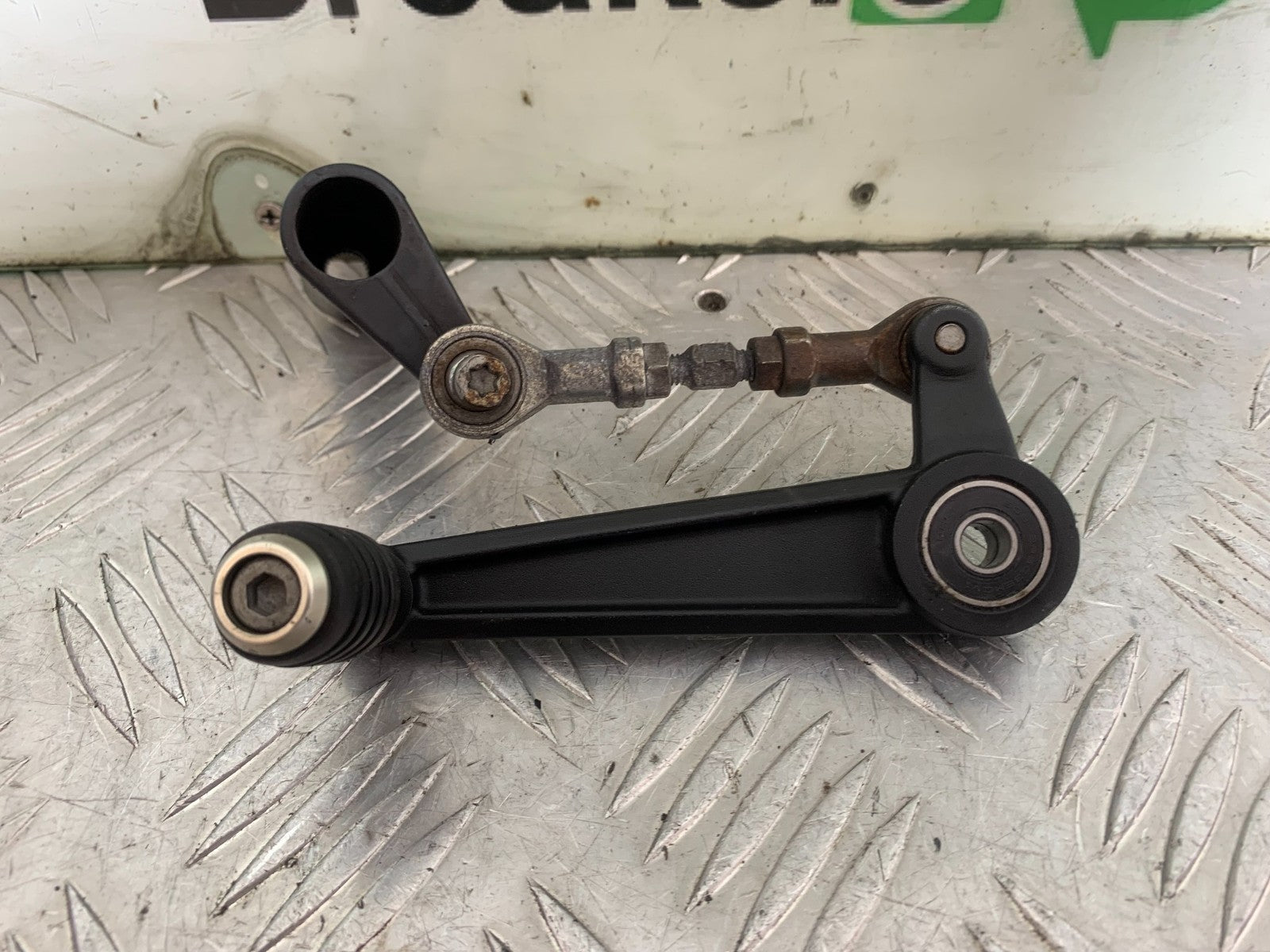 KTM 690 DUKE R LC4 GEAR LEVER AND LINKAGE YEAR 2012-2015  (CMB1180)
