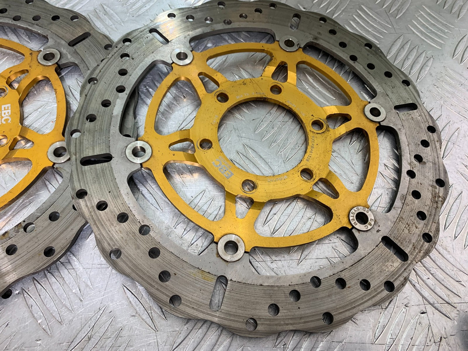 TRIUMPH 955i SPRINT ST FRONT BRAKE DISCS  YEAR 1999-04 (CMB1230)