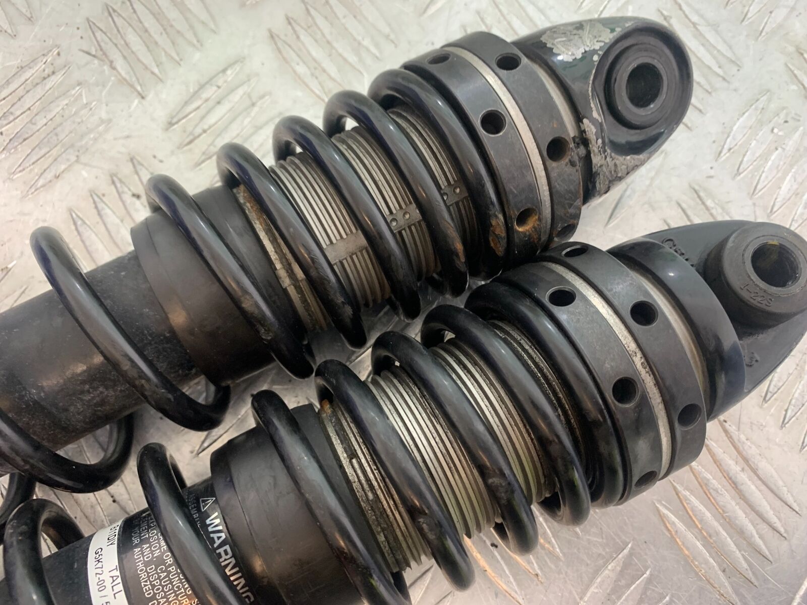 HARLEY DAVIDSON XL883 N IROD REAR SHOCKS YEAR 2020  (CMB1116)