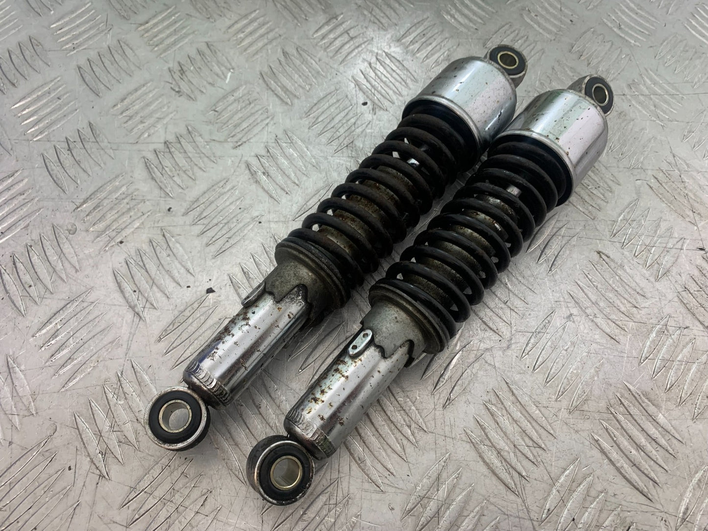 SUZUKI GP100 GP 100 REAR SHOCKS  YEAR 1978-1988 (CMB1259)