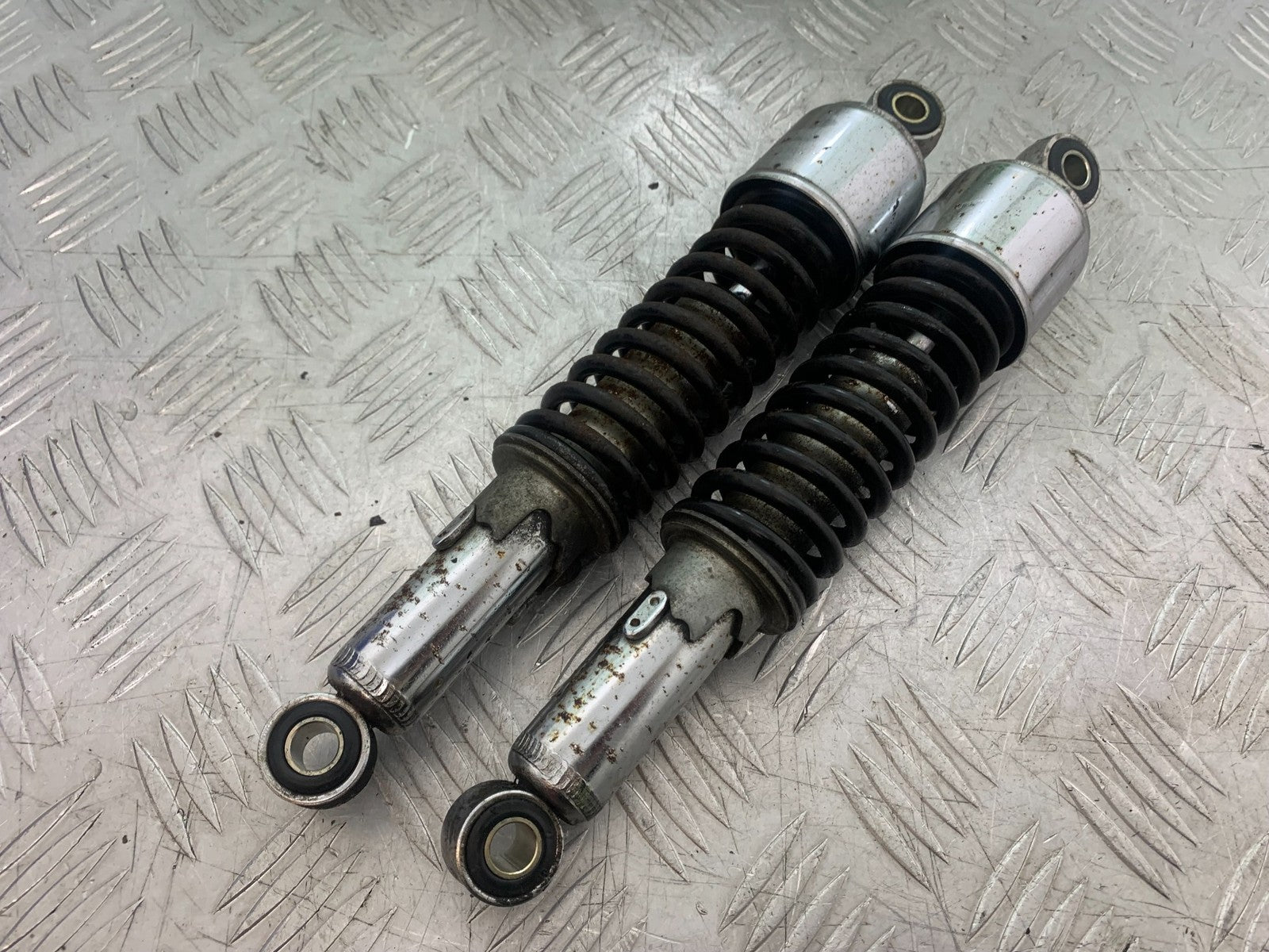 SUZUKI GP100 GP 100 REAR SHOCKS  YEAR 1978-1988 (CMB1259)