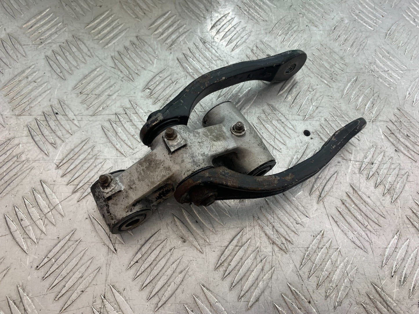 KAWASAKI ZZR1100 D REAR SHOCK LINKAGE    YEAR 1993-2001 (CMB1289)