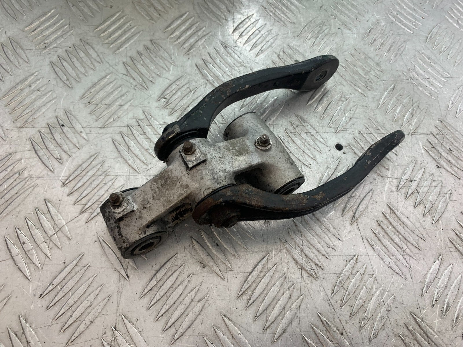 KAWASAKI ZZR1100 D REAR SHOCK LINKAGE    YEAR 1993-2001 (CMB1289)