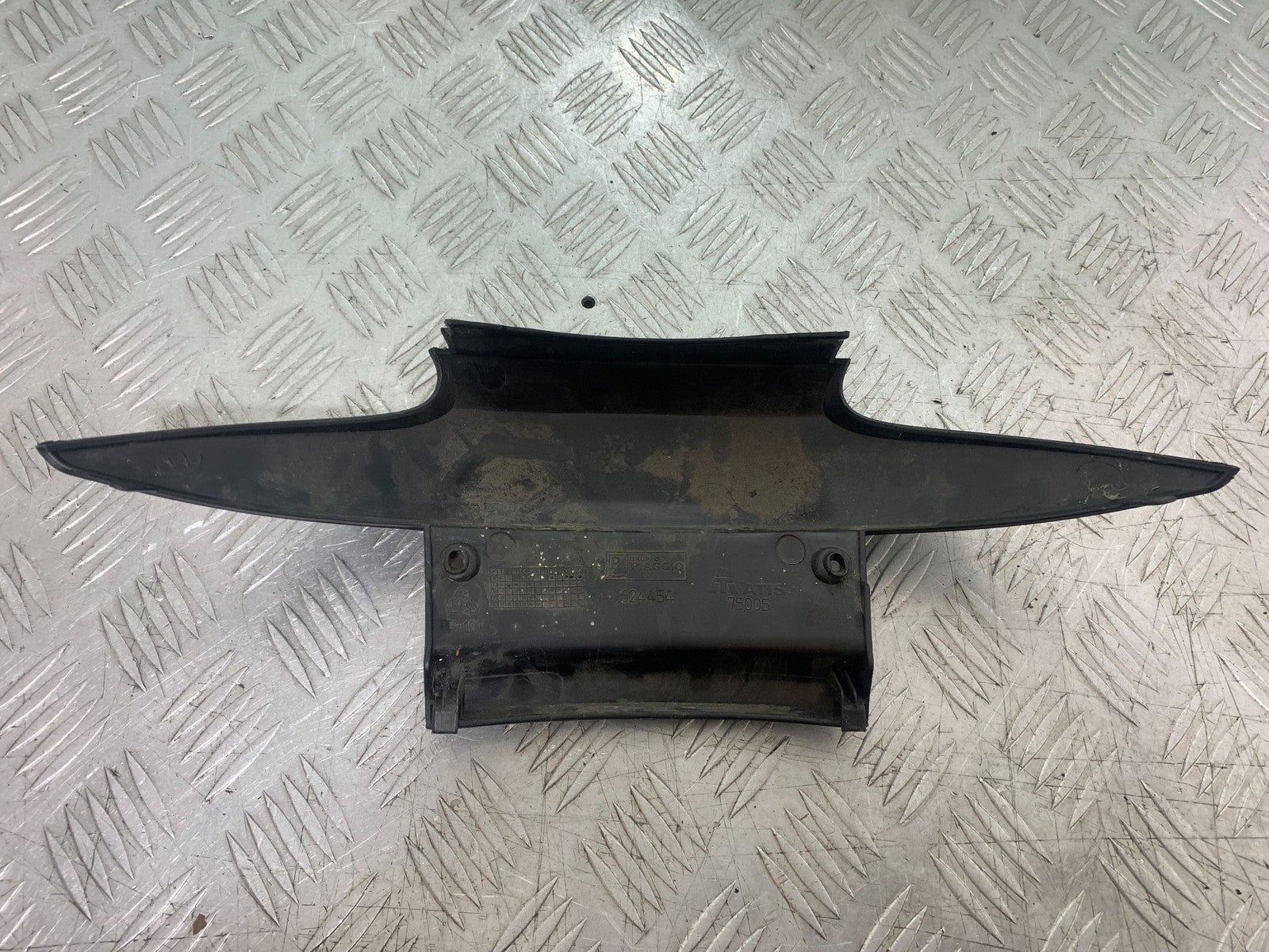 PIAGGIO MP3 250 ie INFILL COVER YEAR 2007 (CMB1307)