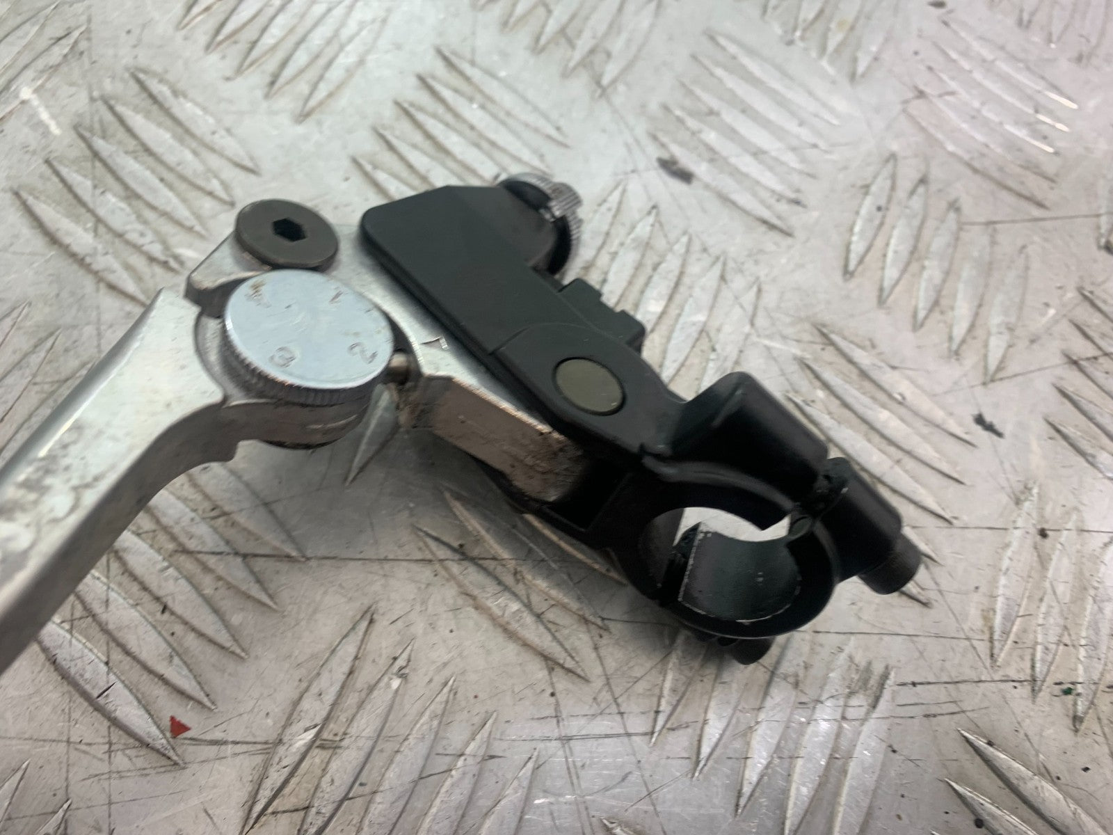 TRIUMPH 1050 SPRINT ST CLUTCH LEVER AND BRACKET   YEAR 2004-2007 (CMB1197)