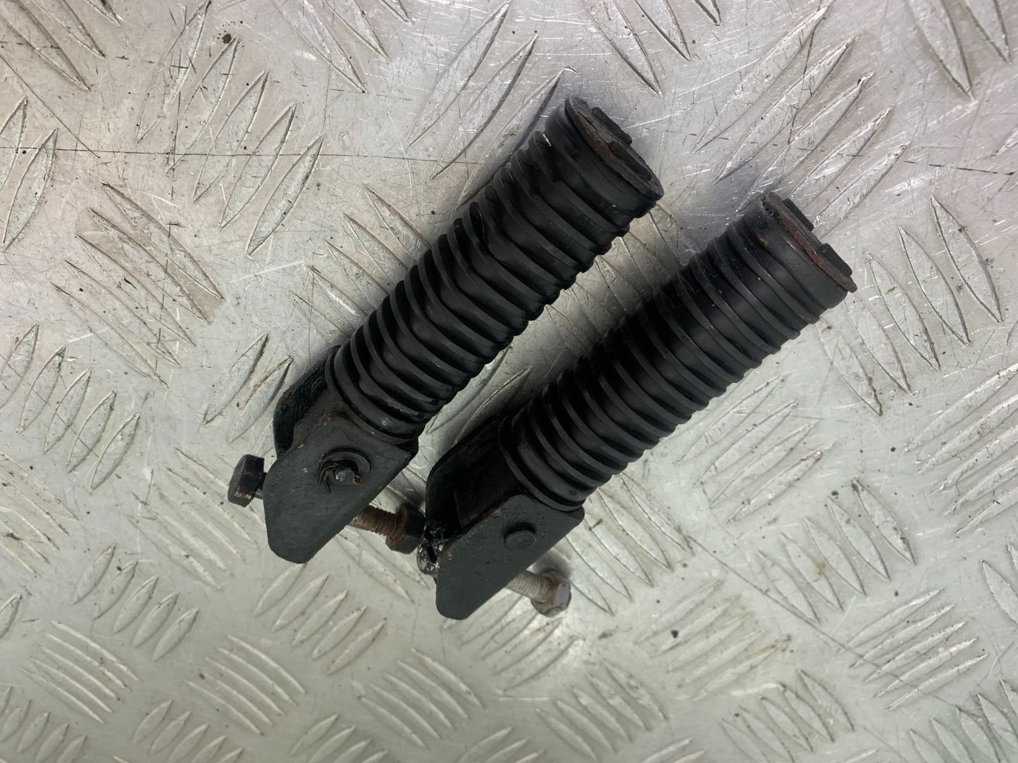 HONDA GL500 GL 500 SILVERWING REAR PEGS   YEAR 1981-82 (CMB1168)