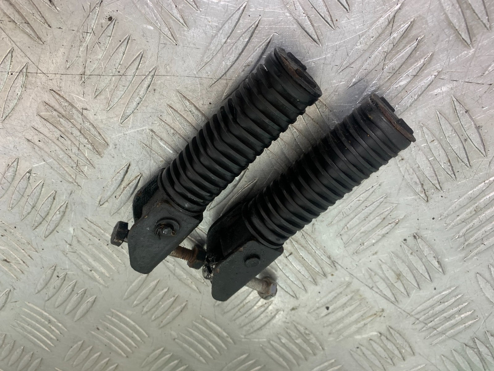 HONDA GL500 GL 500 SILVERWING REAR PEGS   YEAR 1981-82 (CMB1168)