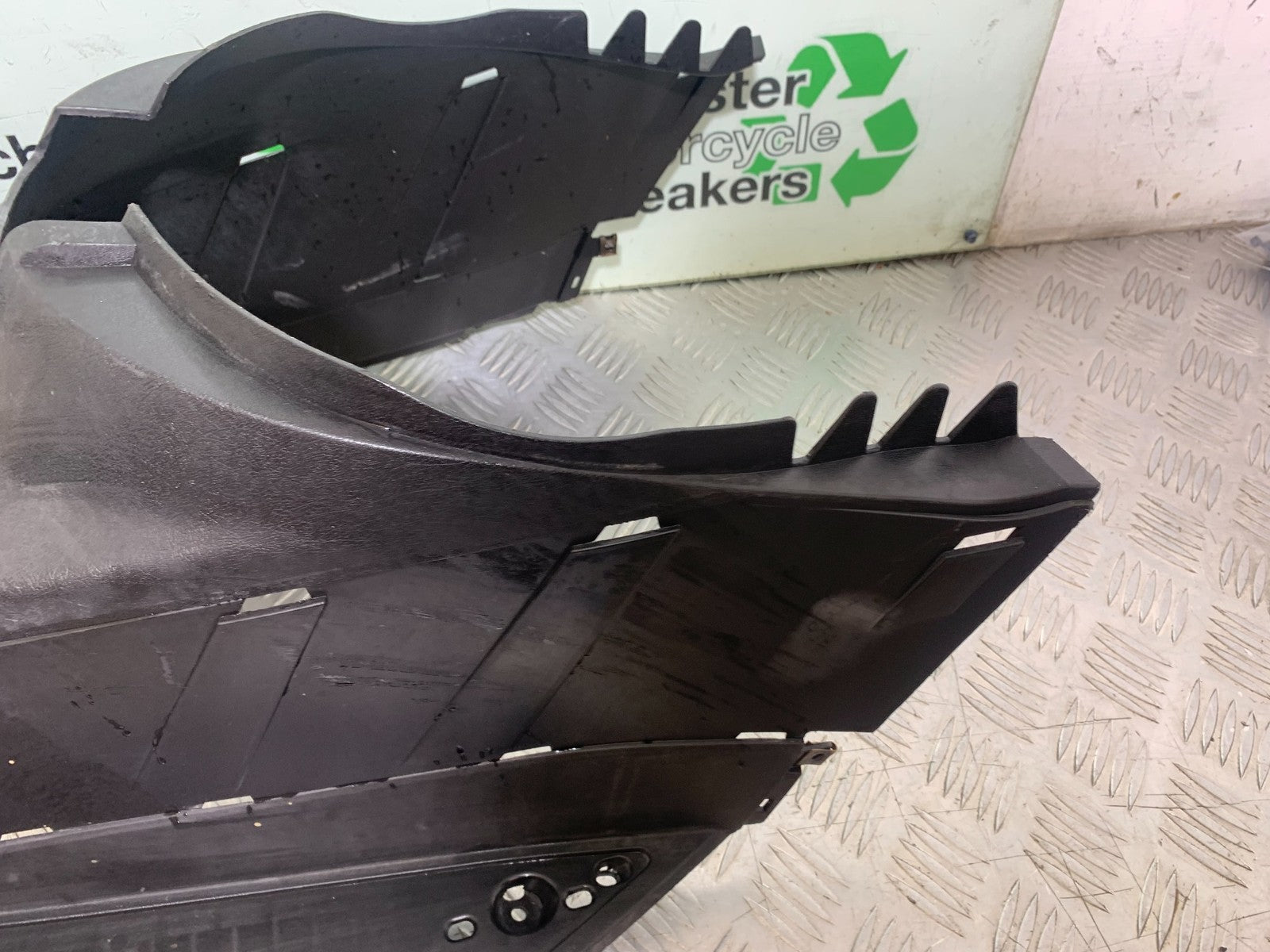 YAMAHA XMAX 250 XMAX 250  FOOTBOARD YEAR 2006-09 (CMB1201)