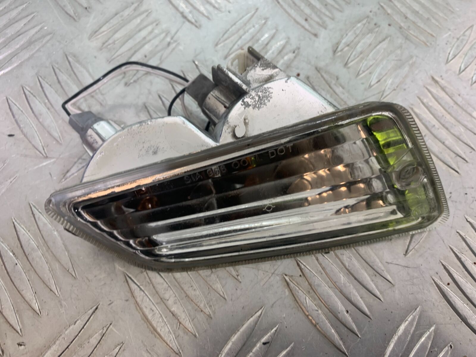 PIAGGIO VESPA GTS 300 FRONT INDICATORS YEAR 2010 (CMB1062)