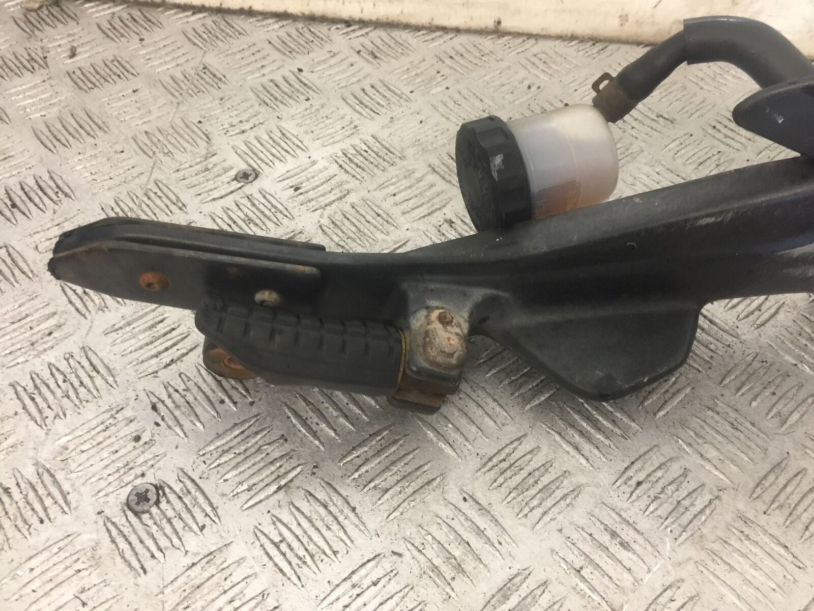 HONDA CBF600 CBF 600 RIGHT HANGER  YEAR 2004 -07  (STOCK 909)