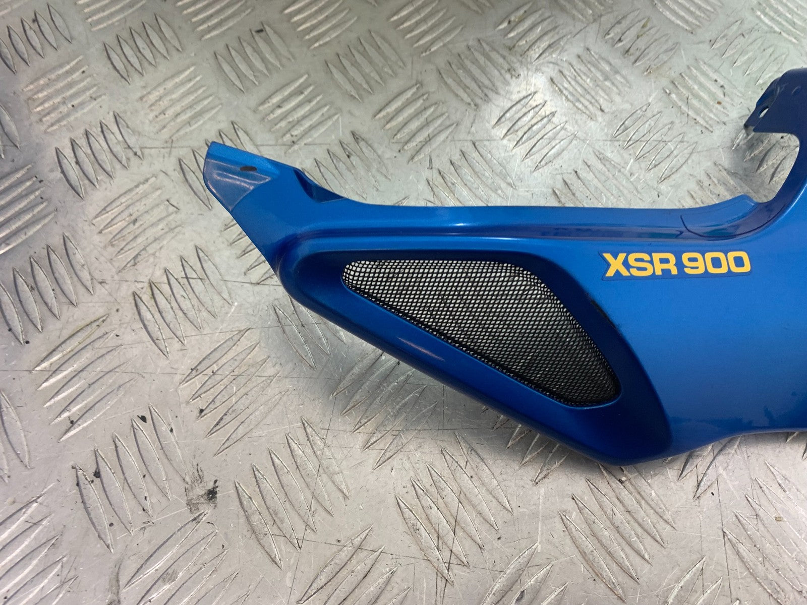 YAMAHA XSR900 XSR 900 RIGHT SEAT PANEL  YEAR 2022-2024 (CMB1215)