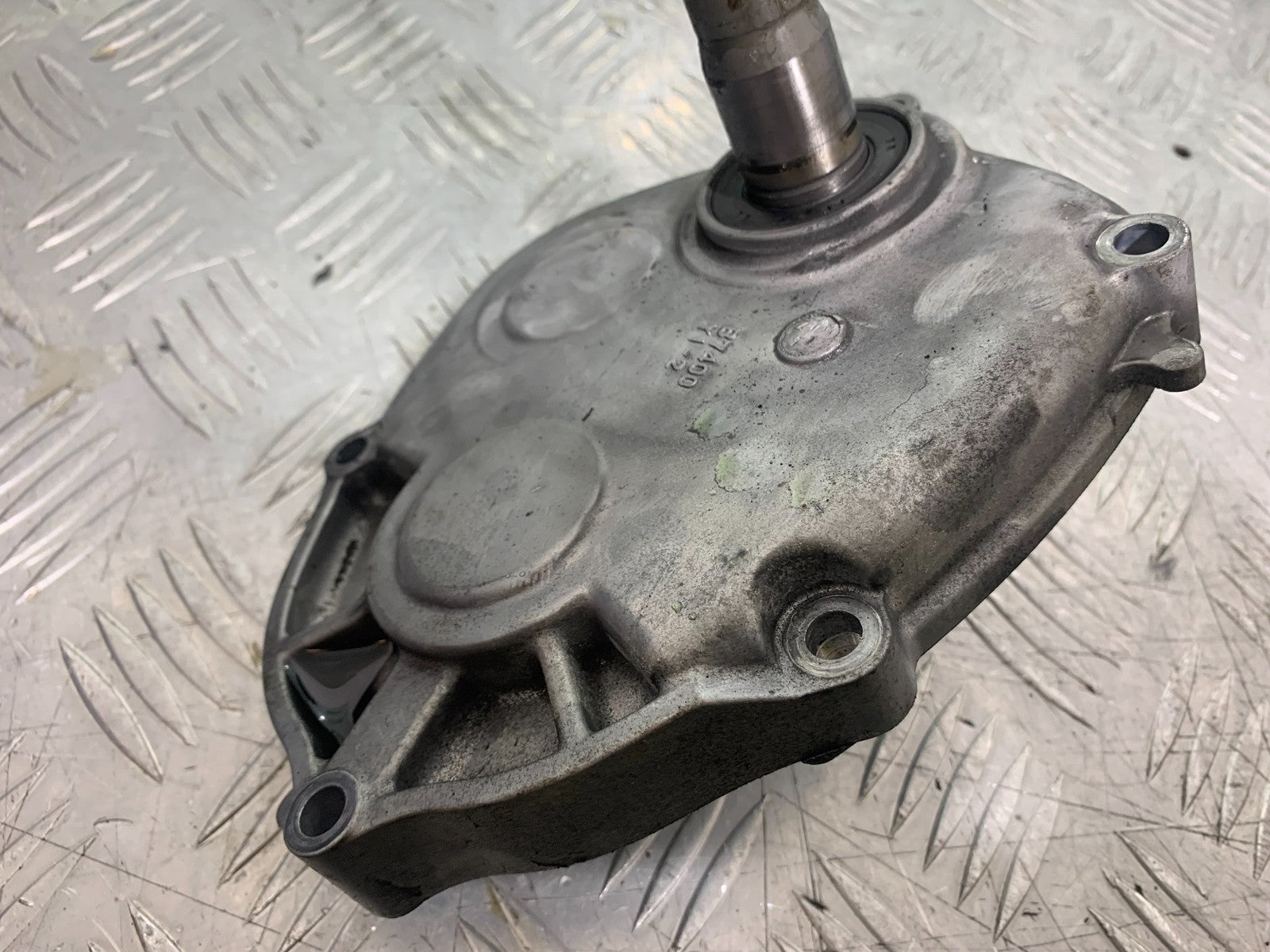 YAMAHA XMAX 300 OUTPUT SHAFT AND COVER   YEAR 2017-2020 (CMB1218)