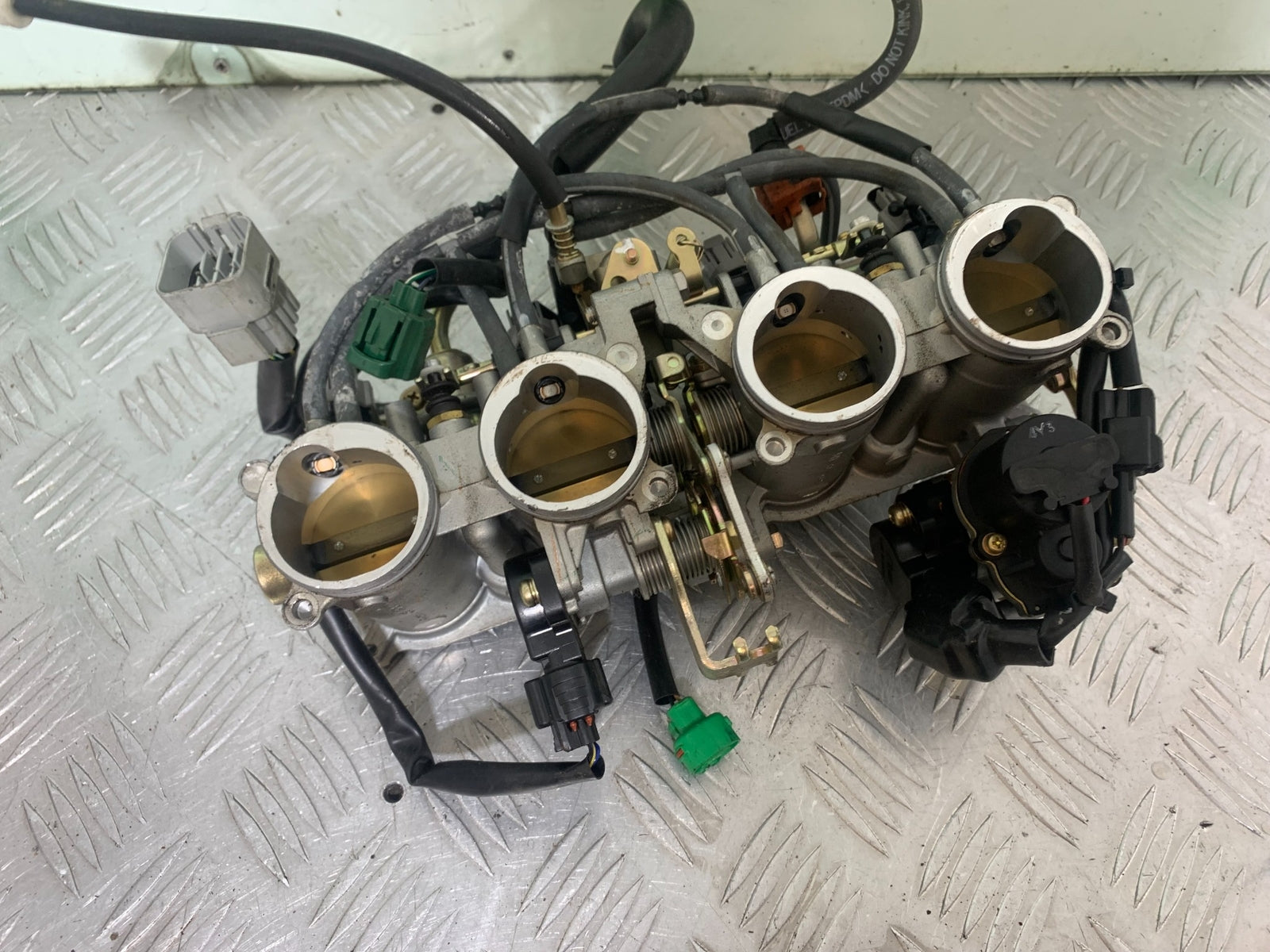 YAMAHA YZF R1 THROTTLE BODIES   YEAR 2004-2006 (CMB1155)