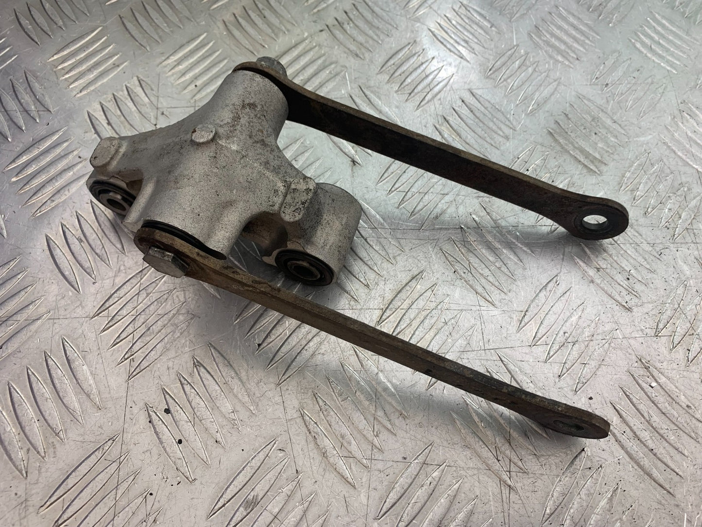 KAWASAKI Z750 Z 750 REAR SHOCK LINKAGE YEAR 2004-2006  (CMB1234)