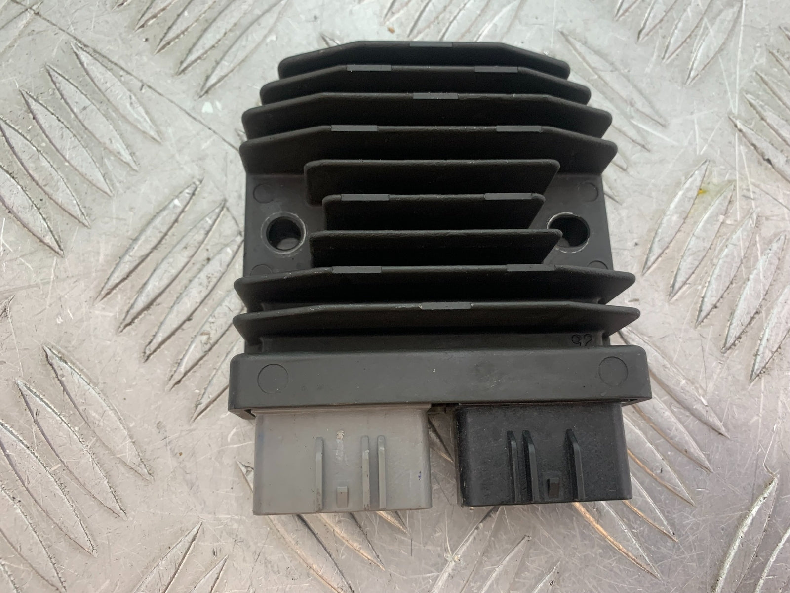 TRIUMPH TRIDENT 660 REGULATOR  YEAR 2021-2024 (CMB1148)