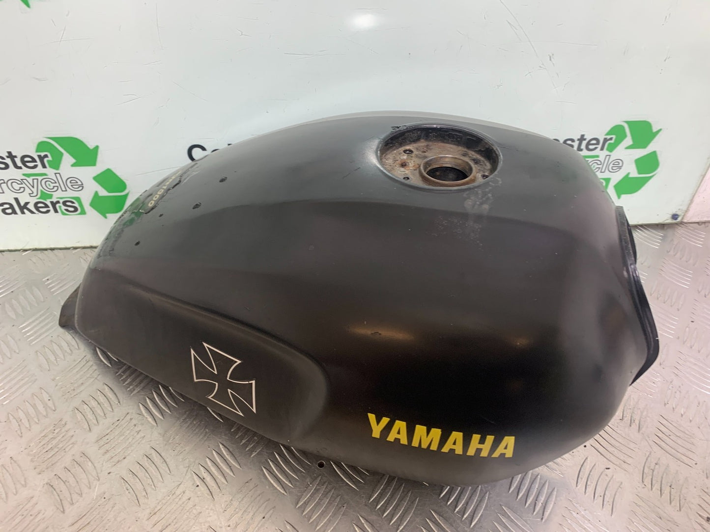 YAMAHA XJR1300 XJR 1300 PETROL TANK  1999-2003 (CMB1119)
