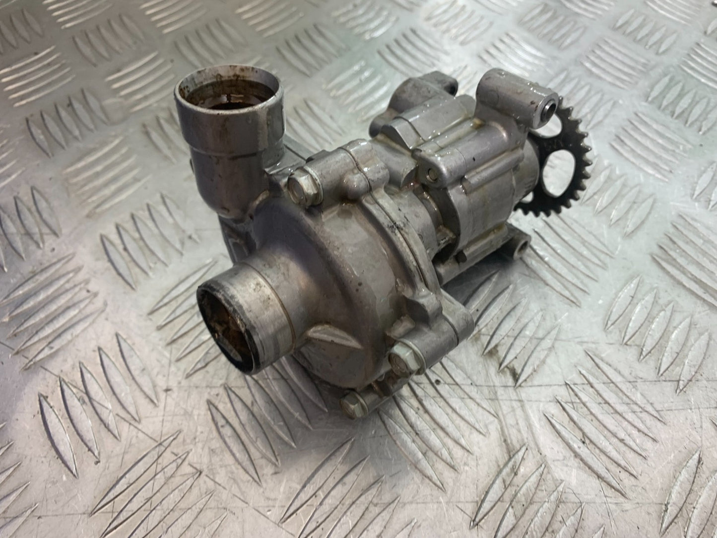 YAMAHA YZF R1 4C8 OIL PUMP  YEAR 2007-2008 (CMB1237)