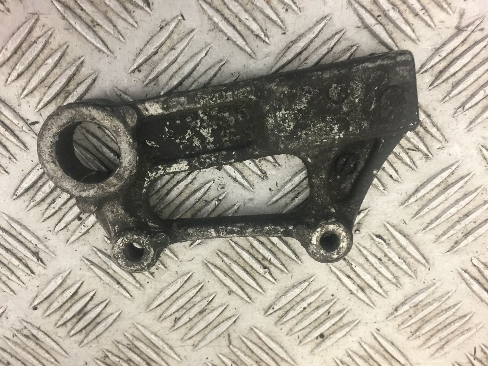 KAWASAKI ZX6R ZX6 J REAR CALIPER BRACKET  YEAR 2000  (STOCK 368)