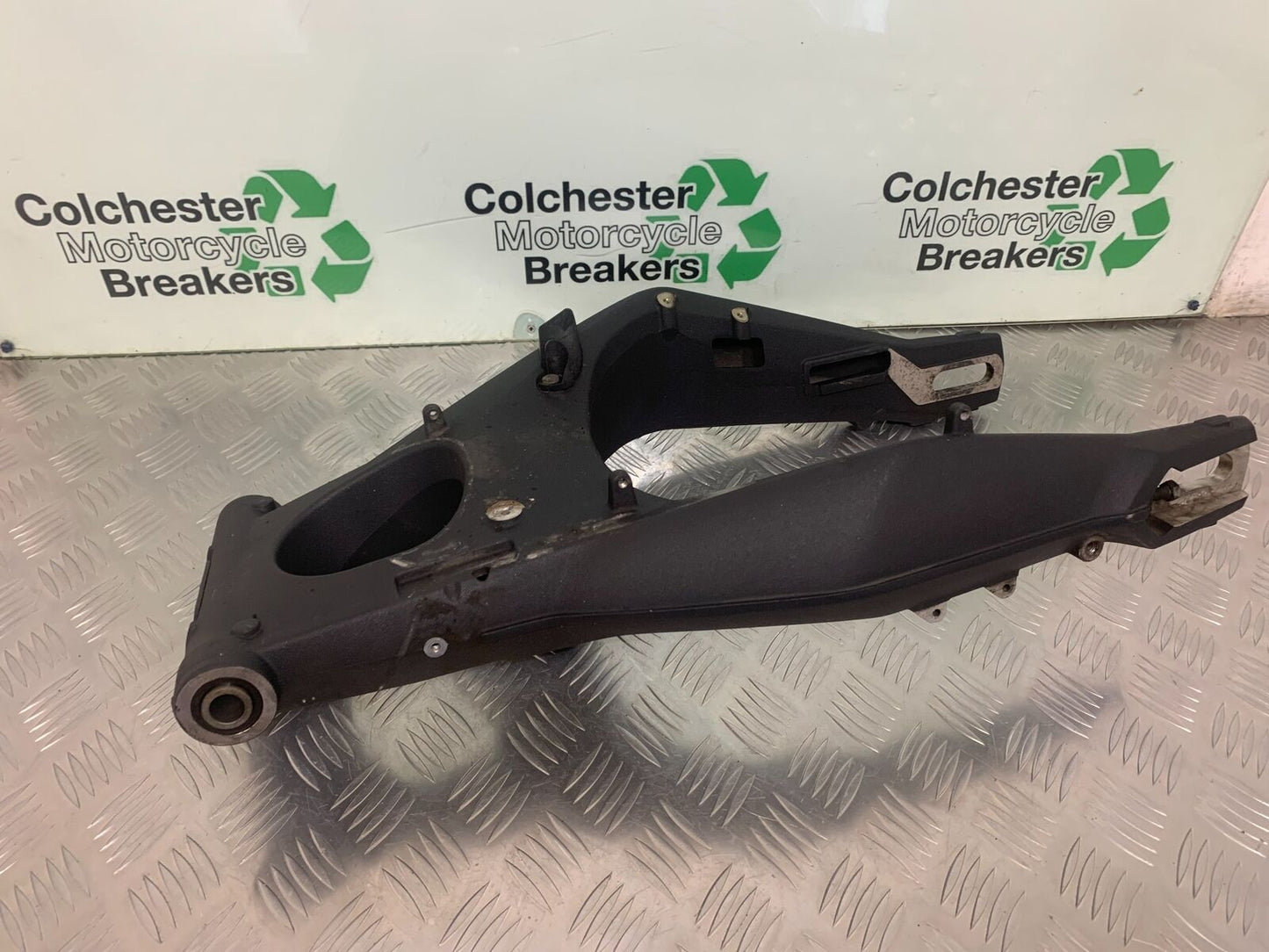 TRIUMPH 675 STREET TRIPLE RX SWINGARM  YEAR 2015-2017  (STOCK 971)