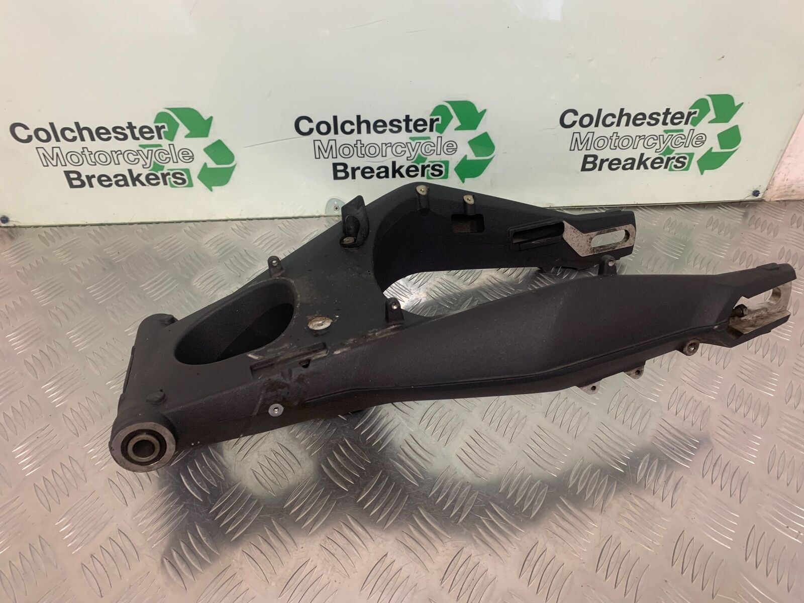 TRIUMPH 675 STREET TRIPLE RX SWINGARM  YEAR 2015-2017  (STOCK 971)
