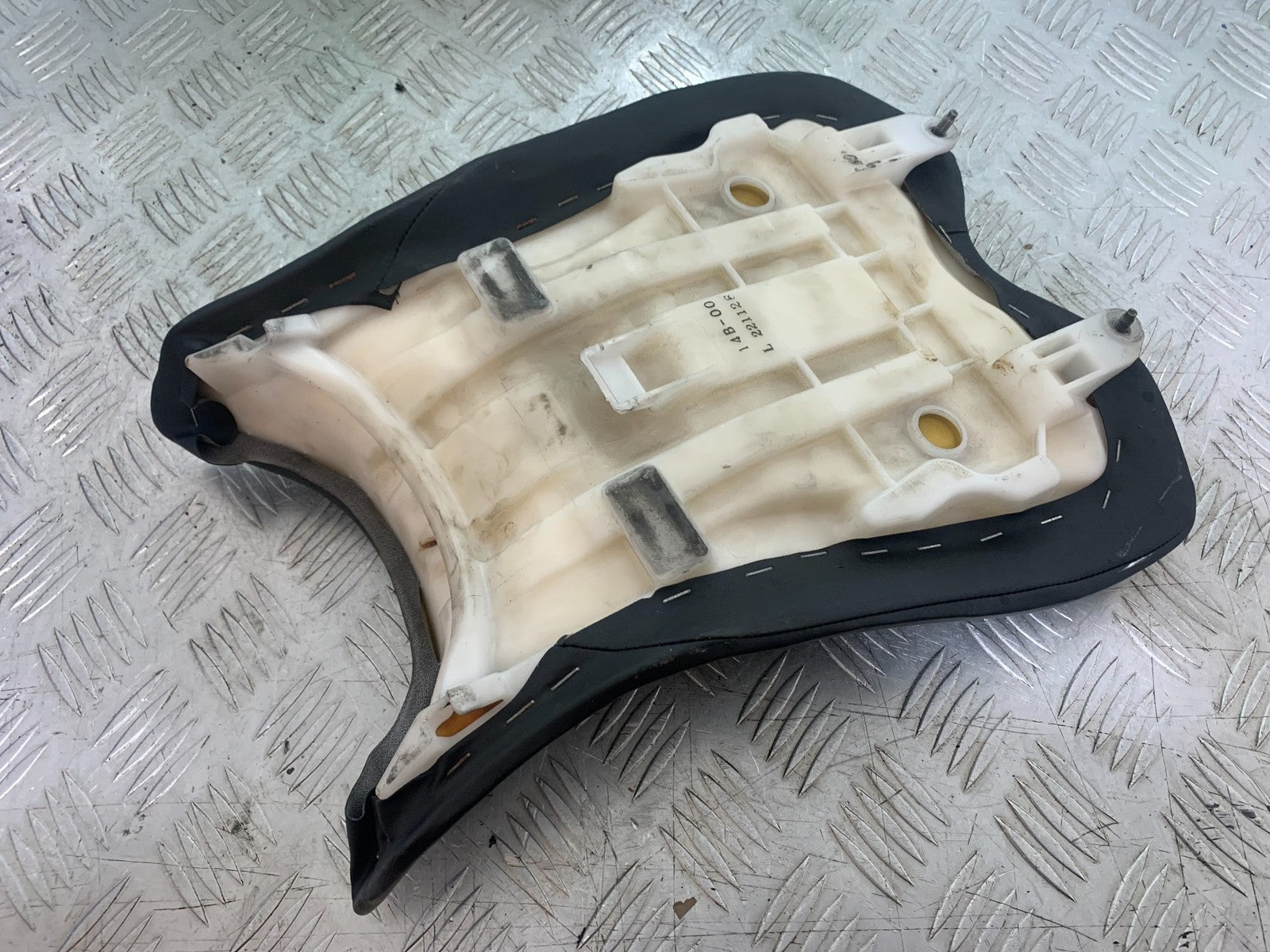 YAMAHA YZF R1 14 B BIG BANG FRONT SEAT  2009-14 (CMB1175)