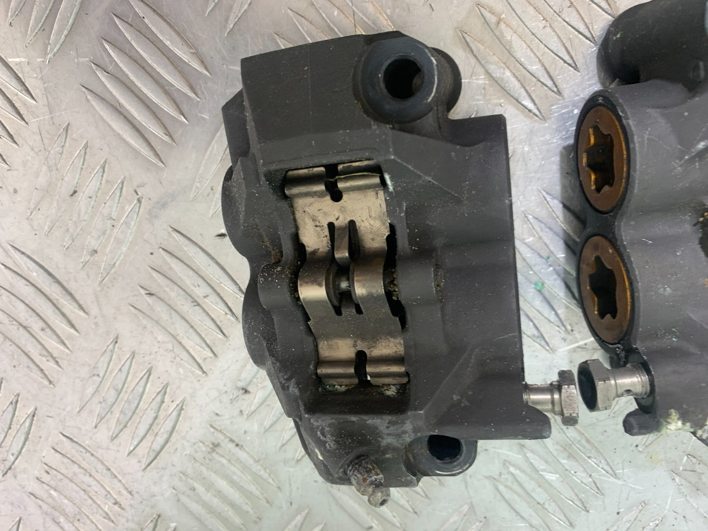 YAMAHA YZF R1 FRONT BRAKE CALIPERS   YEAR 2004-2006 (CMB1155)