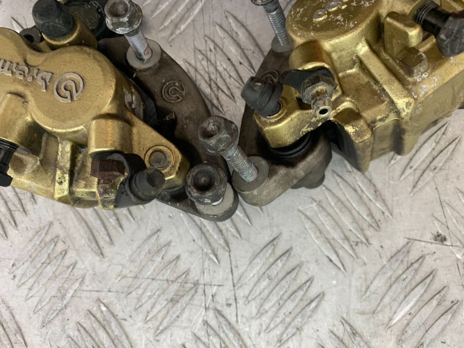 HONDA NT650 V DEAUVILLE FRONT BRAKE CALIPERS YEAR 1998-01(CMB1320)