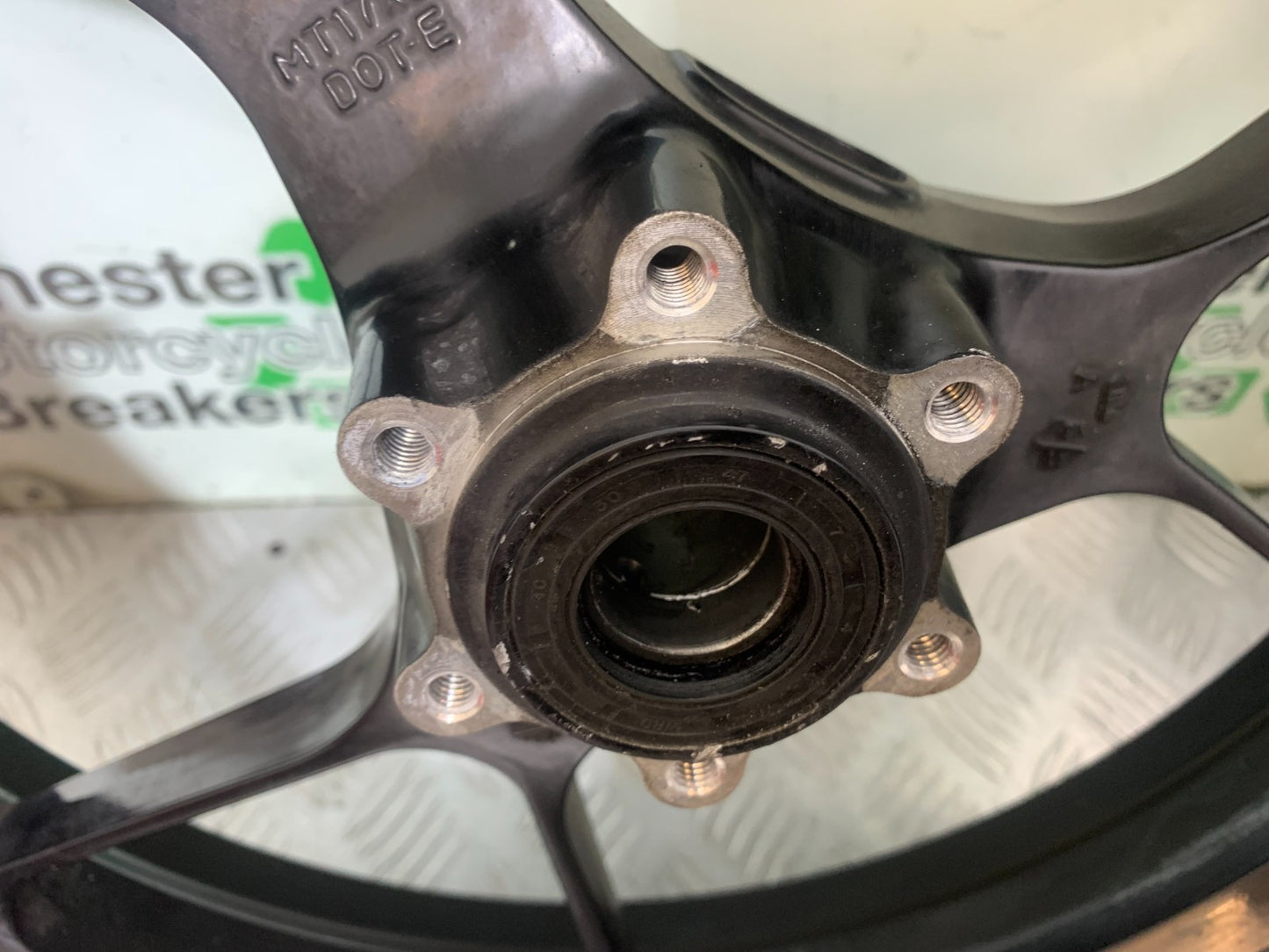 APRILIA TUONO 1000 V4R FRONT WHEEL   YEAR 2011-13  (CMB1331)