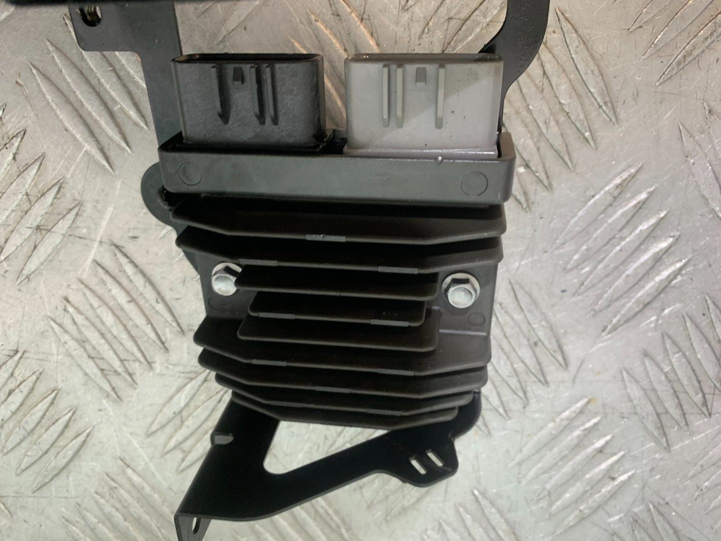 TRIUMPH TRIDENT 660 REGULATOR  YEAR 2021-2024 (CMB1295)