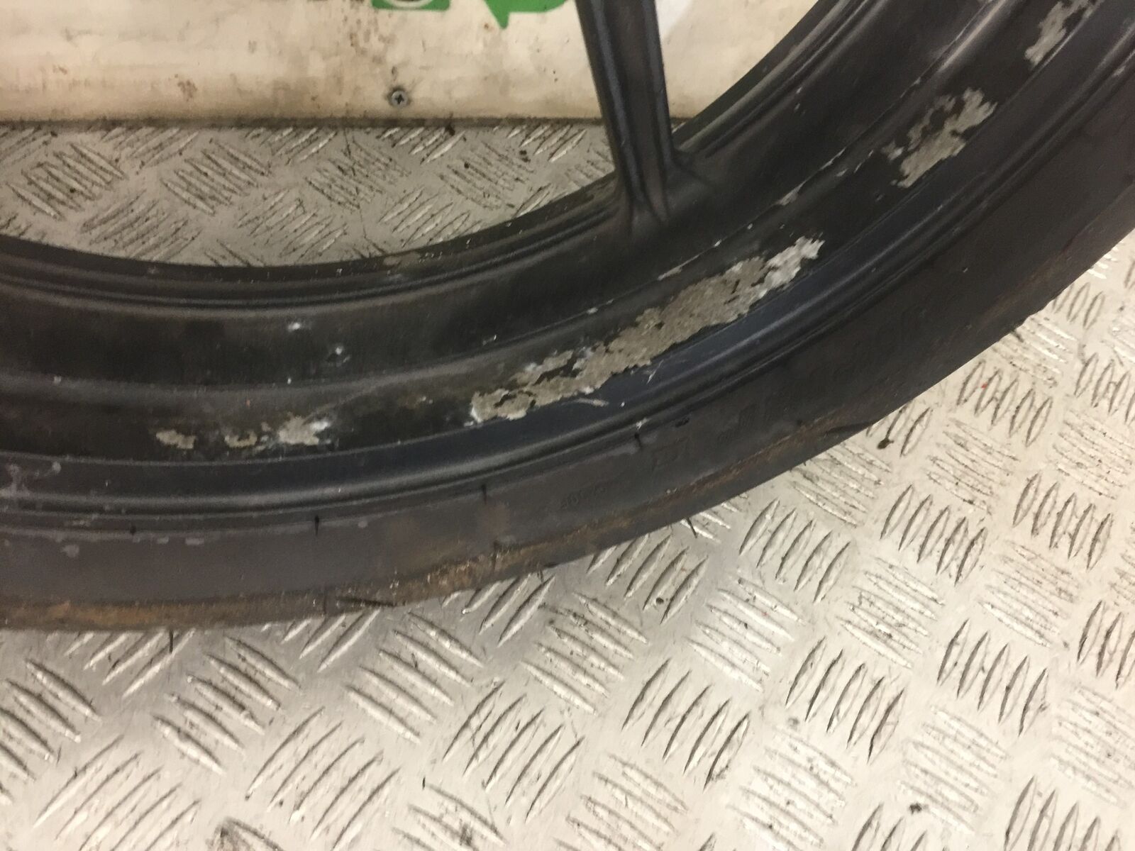 KAWASAKI Z750 Z 750 FRONT WHEEL  YEAR 2004-2006  (STOCK 871)