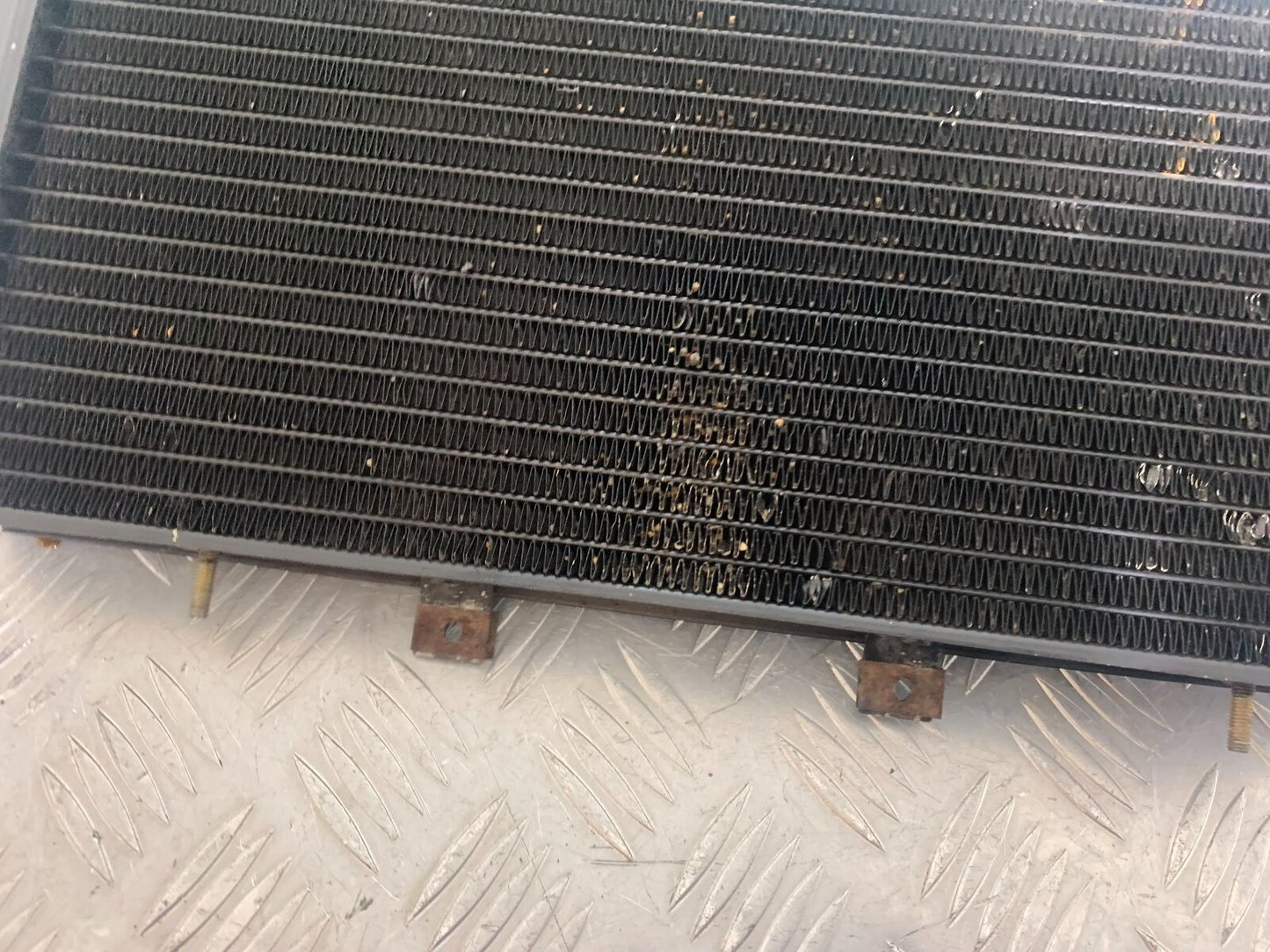 TRIUMPH 955i SPRINT ST RADIATOR  YEAR 1999-2004 (CMB1124)