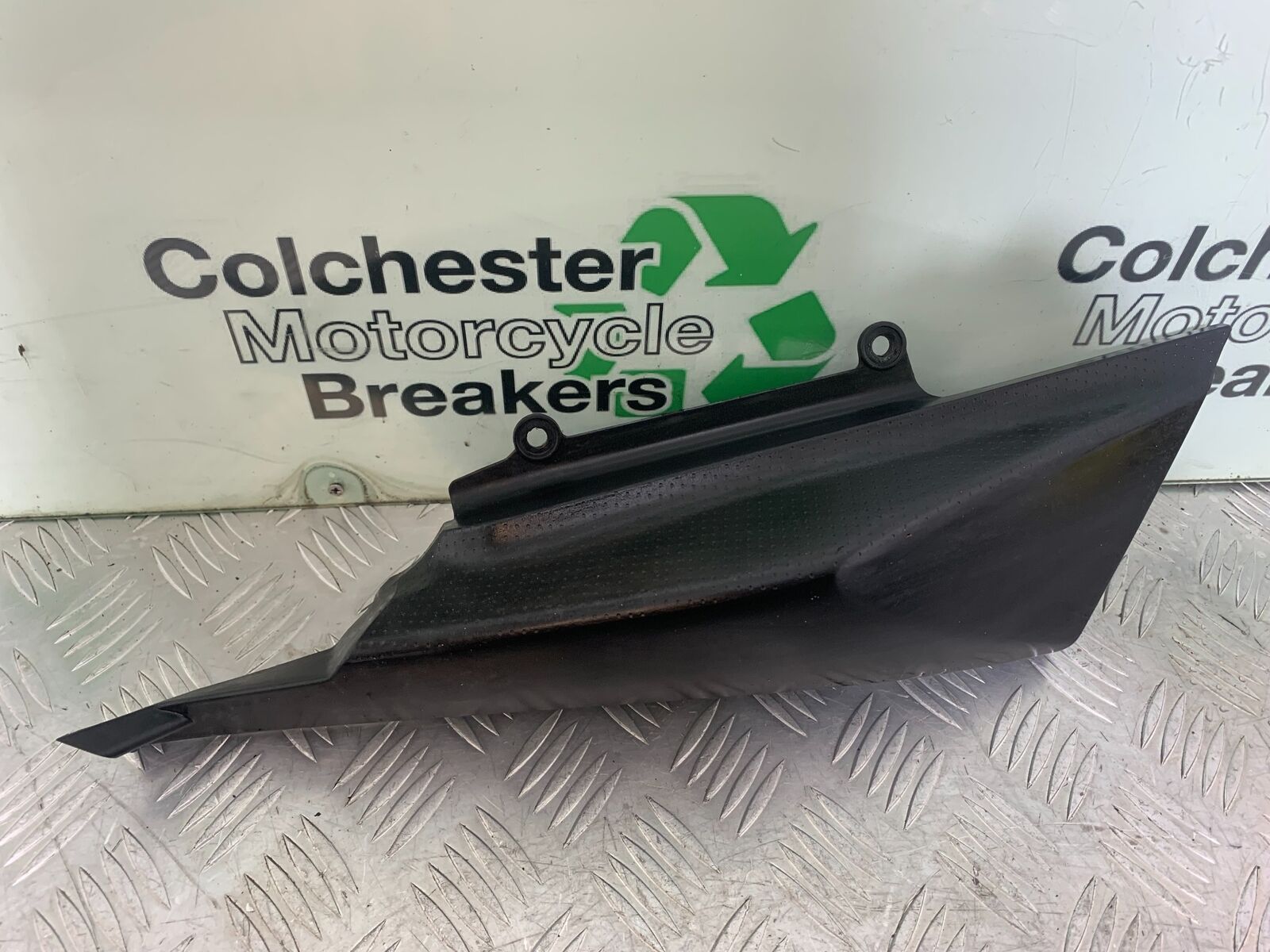 YAMAHA XT125 X XT 125 X RIGHT SEAT PANEL  2005-2011 (CMB1097)