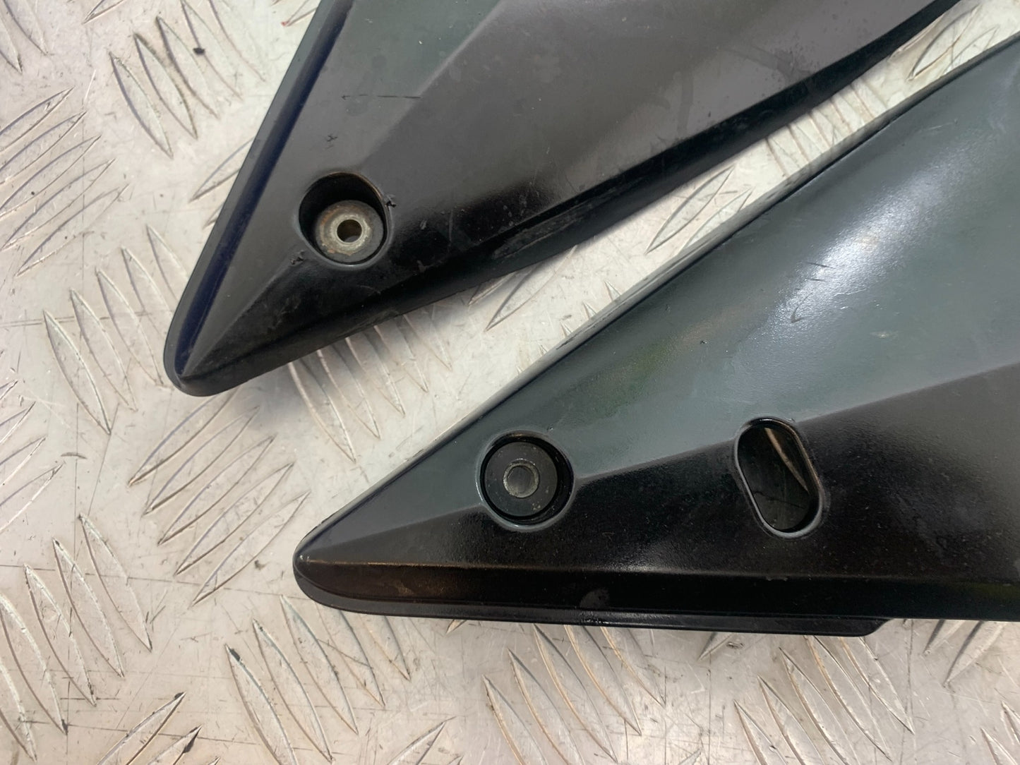 SUZUKI GSF600 GSF 600 BANDIT LEFT & RIGHT PANELS YEAR 2001-2003 (CMB1157)