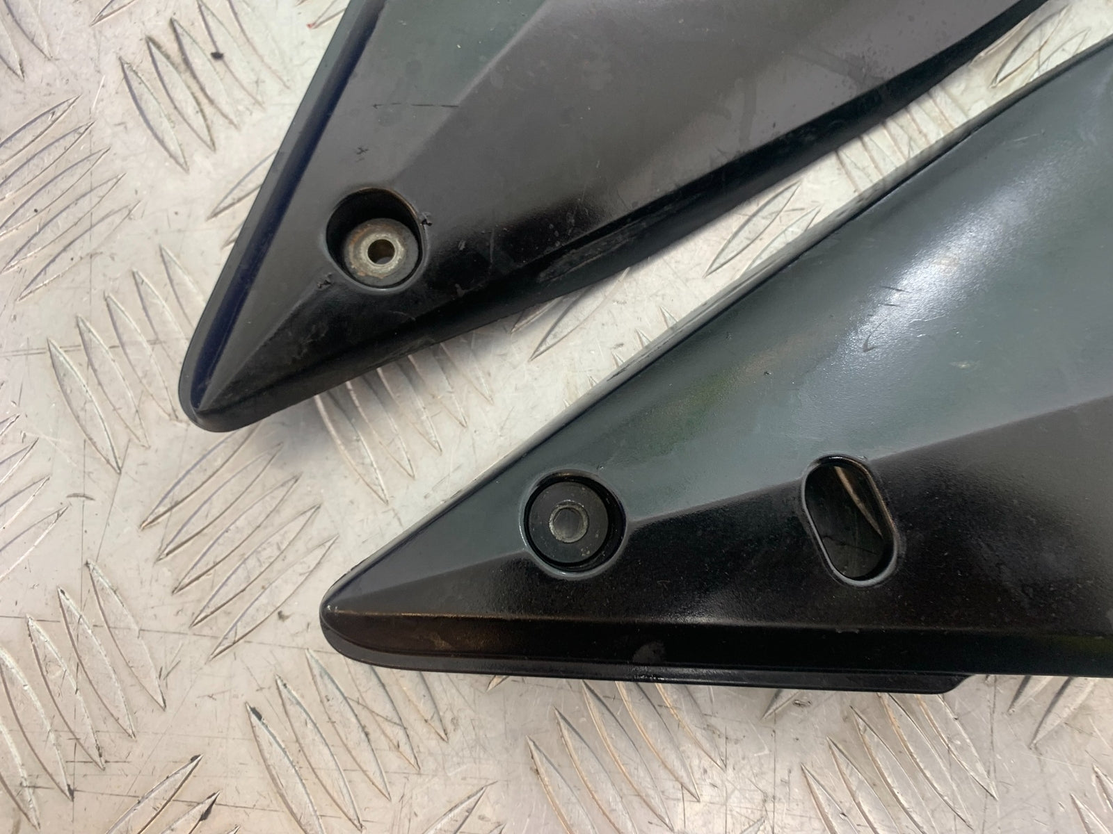 SUZUKI GSF600 GSF 600 BANDIT LEFT & RIGHT PANELS YEAR 2001-2003 (CMB1157)